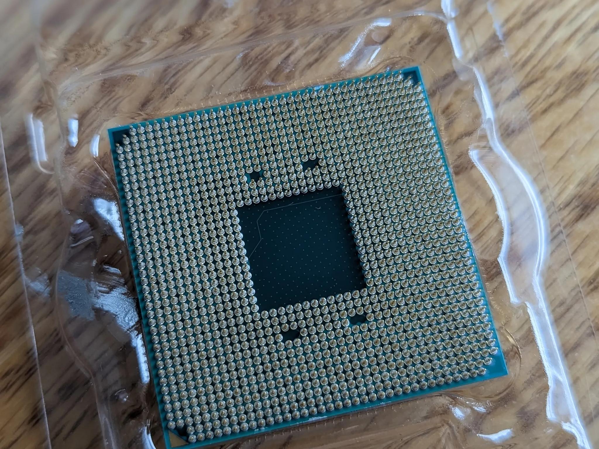 Ryzen 5 1400 , used with care. Comes with Original AMD Heatsink + fan. 
