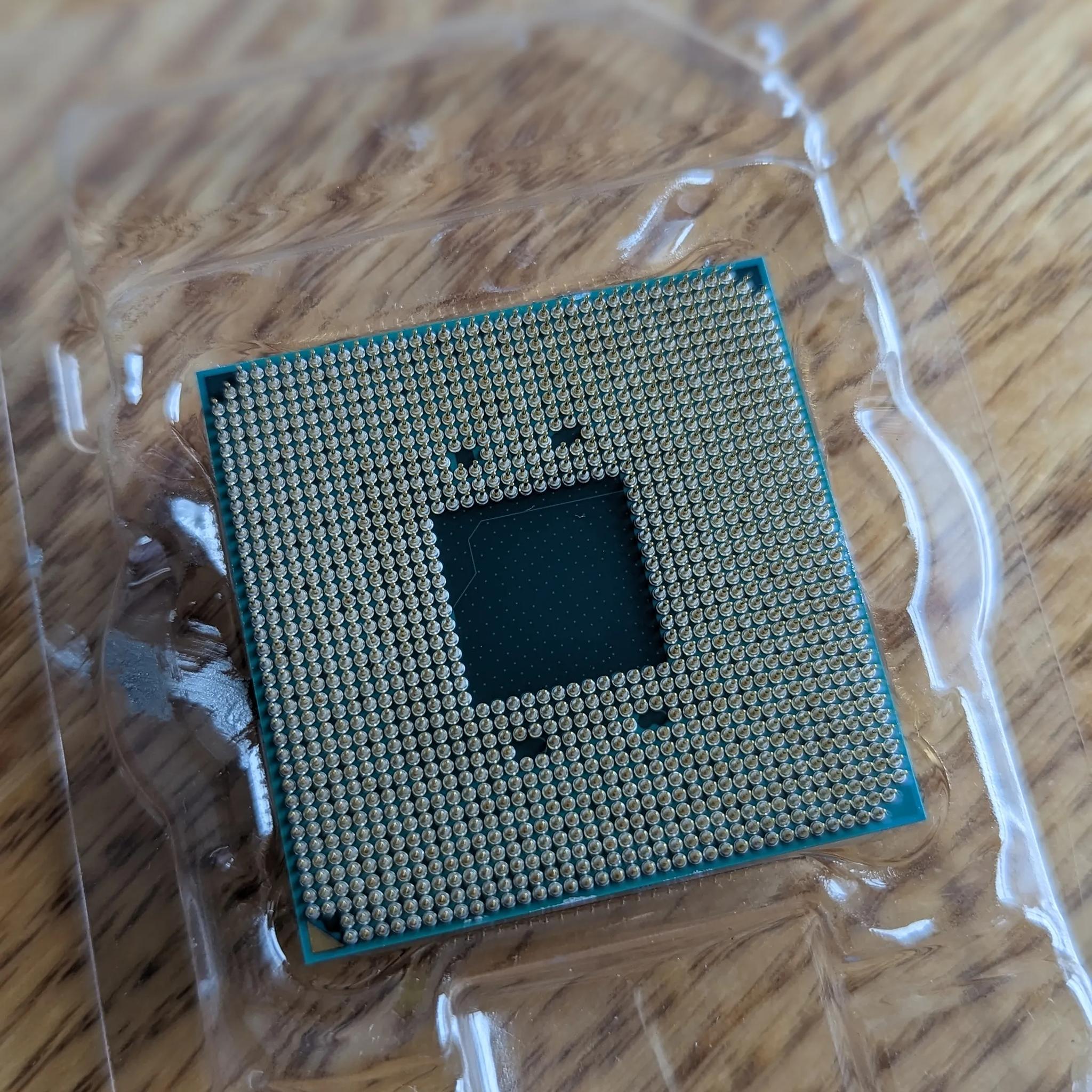 Ryzen 5 1400 , used with care. Comes with Original AMD Heatsink + fan. 