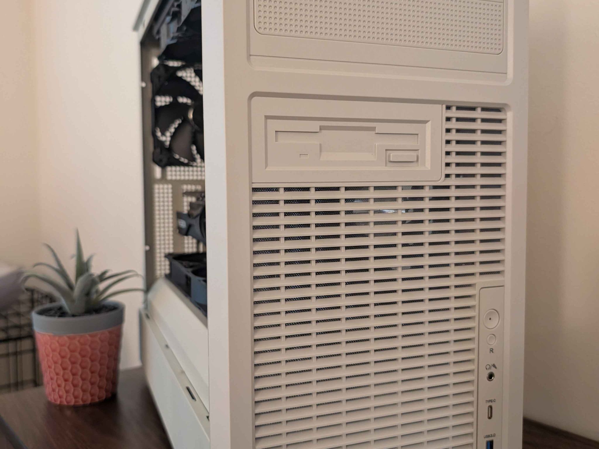 RX 9060 XT 16GB | Ryzen 5 7500X3D | 32GB DDR5-6000 | 1TB NVMe | Corsair RMe 850W
