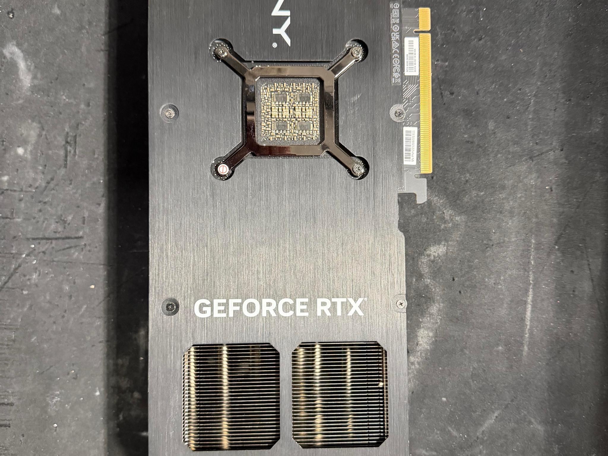 PNY VERTO GeForce RTX 4090 w/ cosmetic damage