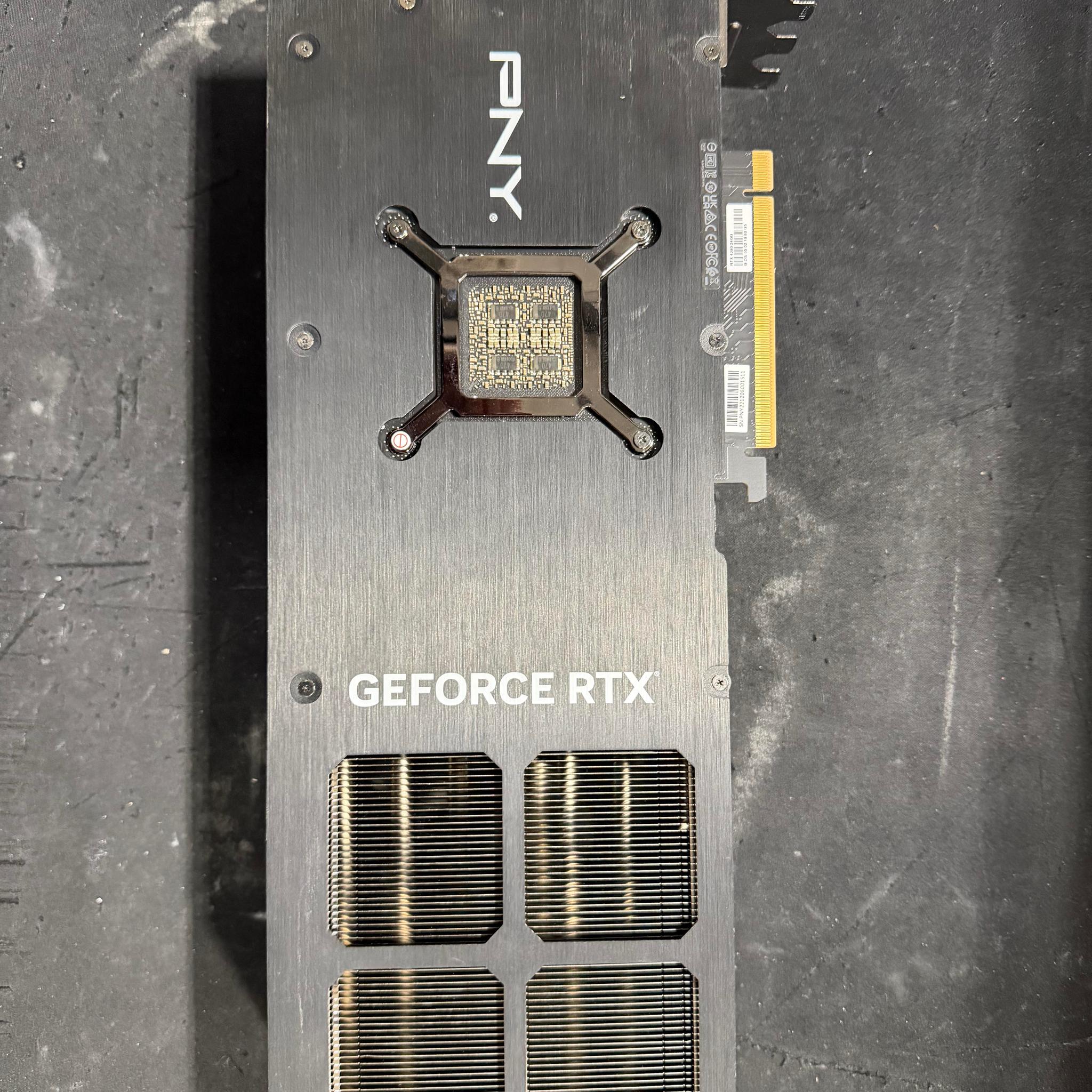 PNY VERTO GeForce RTX 4090 w/ cosmetic damage
