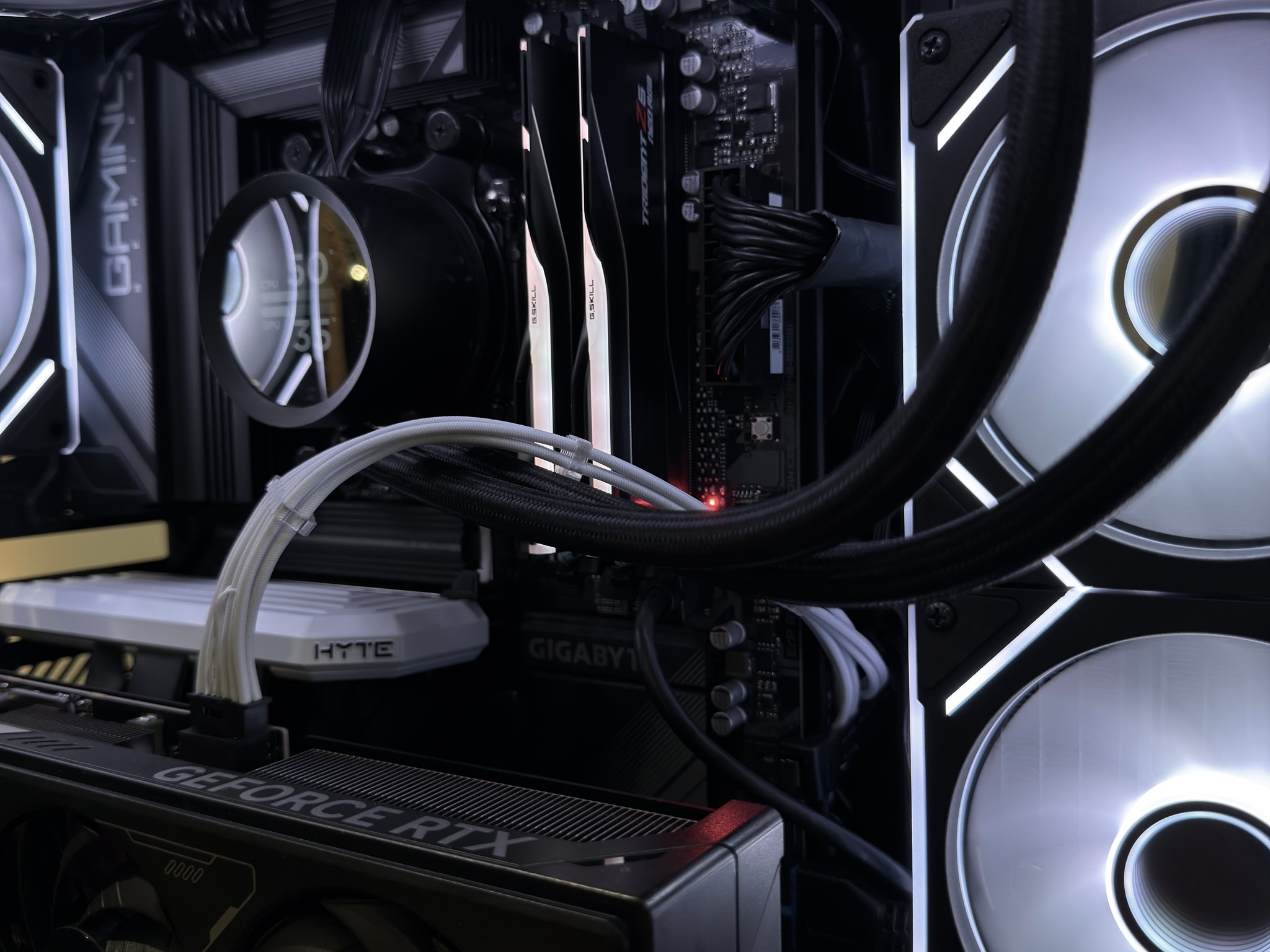 🚀 RTX 5070 Custom Gaming PC - Ryzen 9 7900X, 32GB RAM, 1.5 TB Storage 🚀