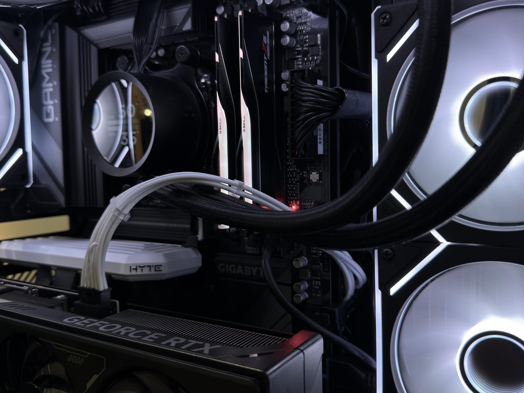 🚀 RTX 5070 Custom Gaming PC - Ryzen 9 7900X, 32GB RAM, 1.5 TB Storage 🚀