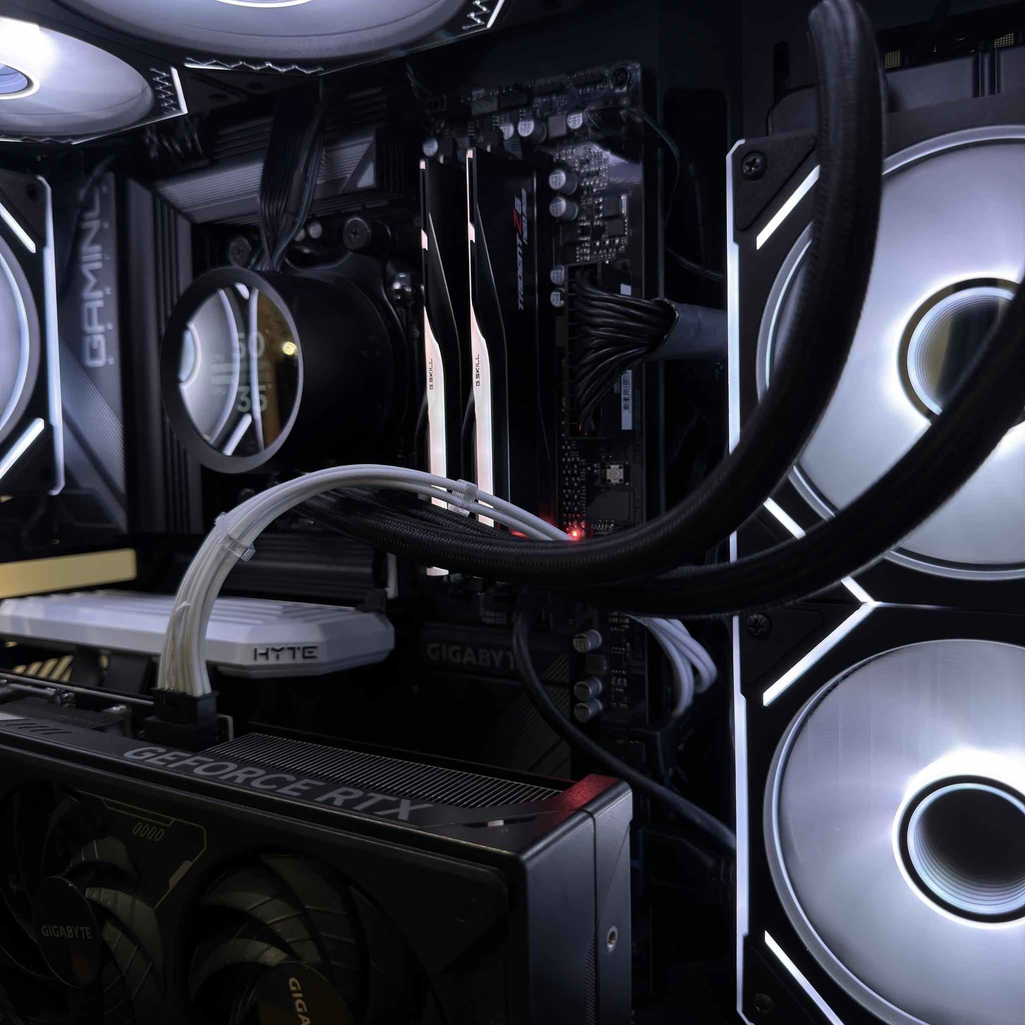 🚀 RTX 5070 Custom Gaming PC - Ryzen 9 7900X, 32GB RAM, 1.5 TB Storage 🚀