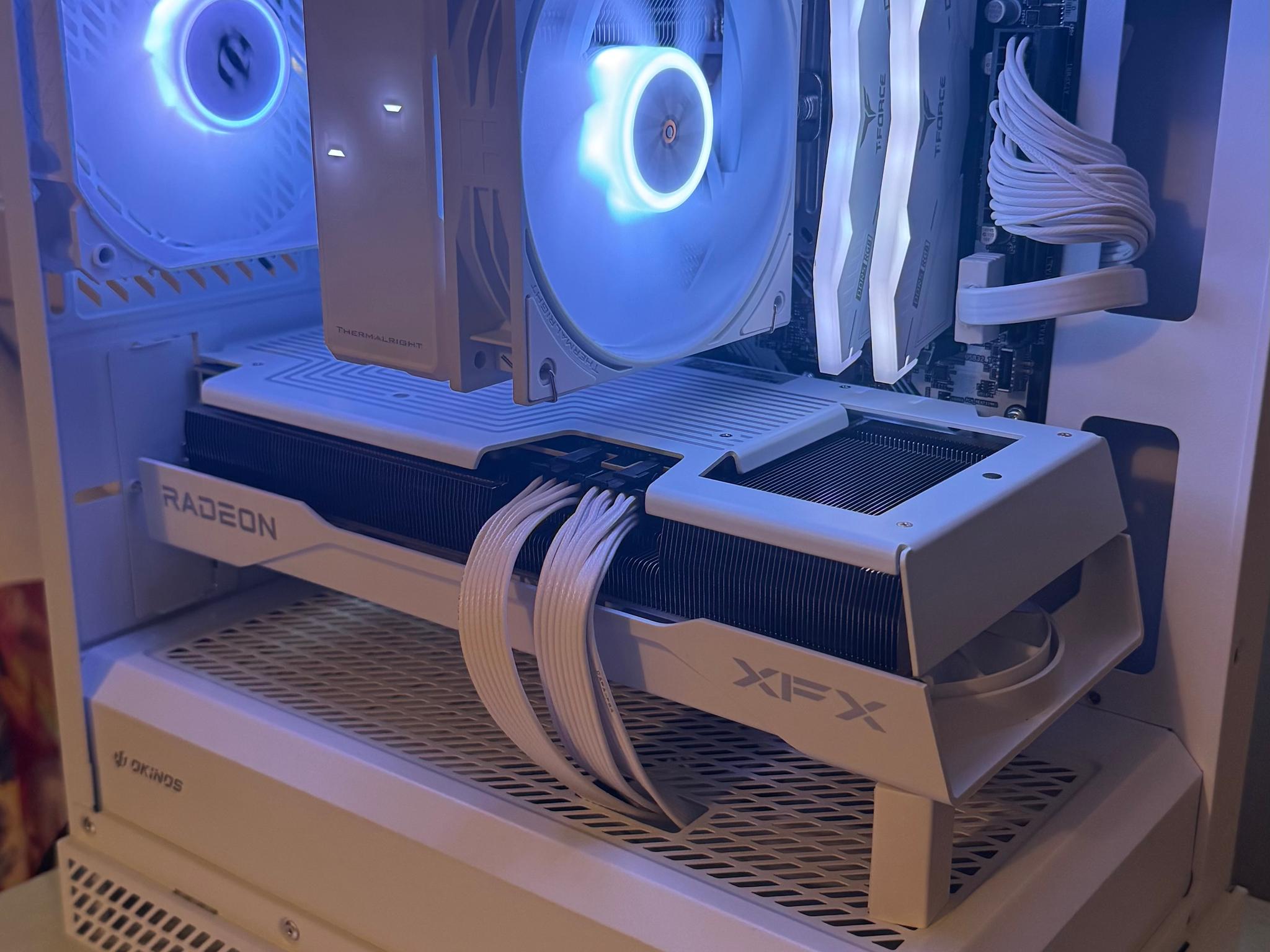 White Am5 Gaming PC - Ryzen 7 7700 - Radeon 9070 GRE - 16GB DDR5