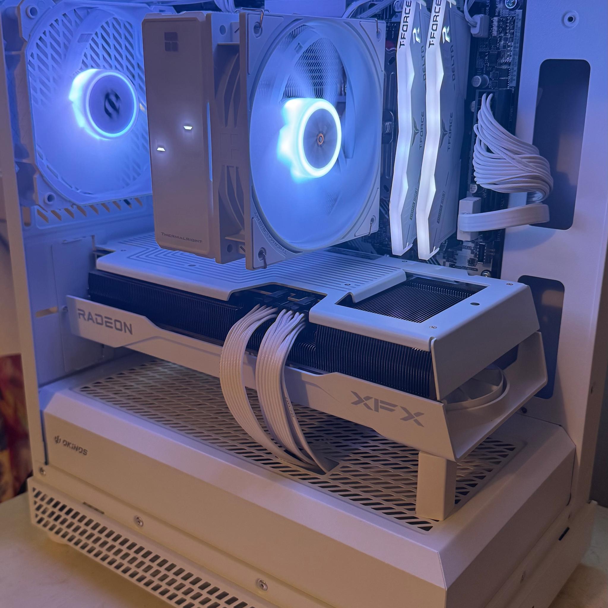 White Am5 Gaming PC - Ryzen 7 7700 - Radeon 9070 GRE - 16GB DDR5