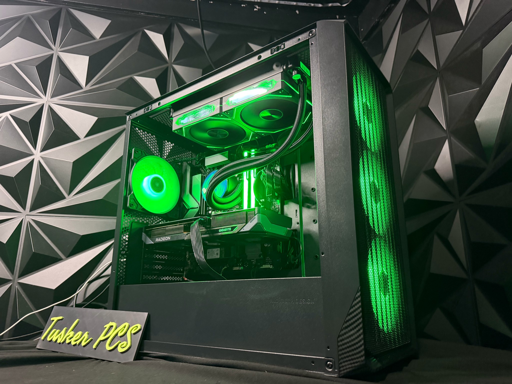 ⛈️🖤 DARK & STORMY 🖤⛈️ Ryzen 5 7600X| RX 9060XT| 16 GB RGB DDR5| 1.25 TB NVMe| 650W PSU