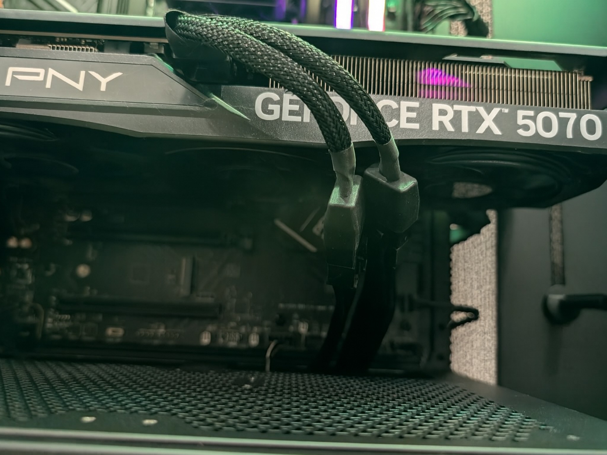 "Framed" Corsair Frame 4000D Build | 7800X3D | RTX 5070 | 32GB Ram | 2TB Storage