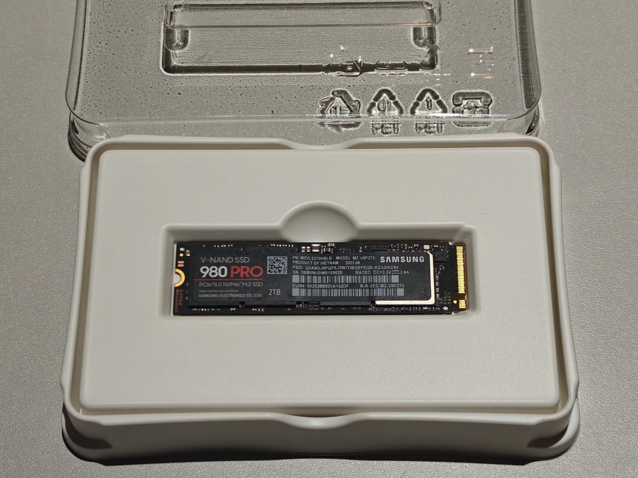 Samsung 980 PRO 2TB PCIE 4.0 x 4 NVMe Gen4 M.2 SSD MZ-V8P2T0 7,000MB/s