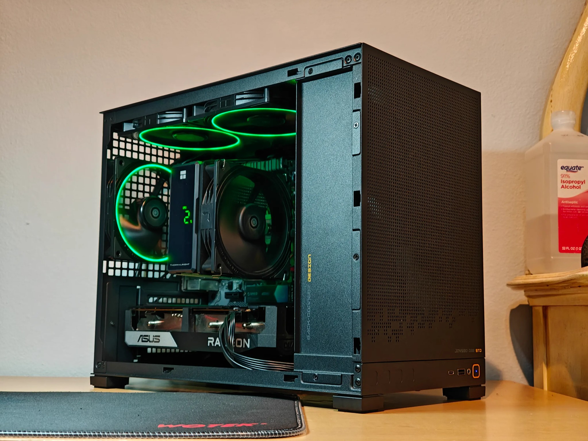 SFF x Blackout | RX 6600 | R5 3600X | 32 GB DDR4 | 1 TB NVME