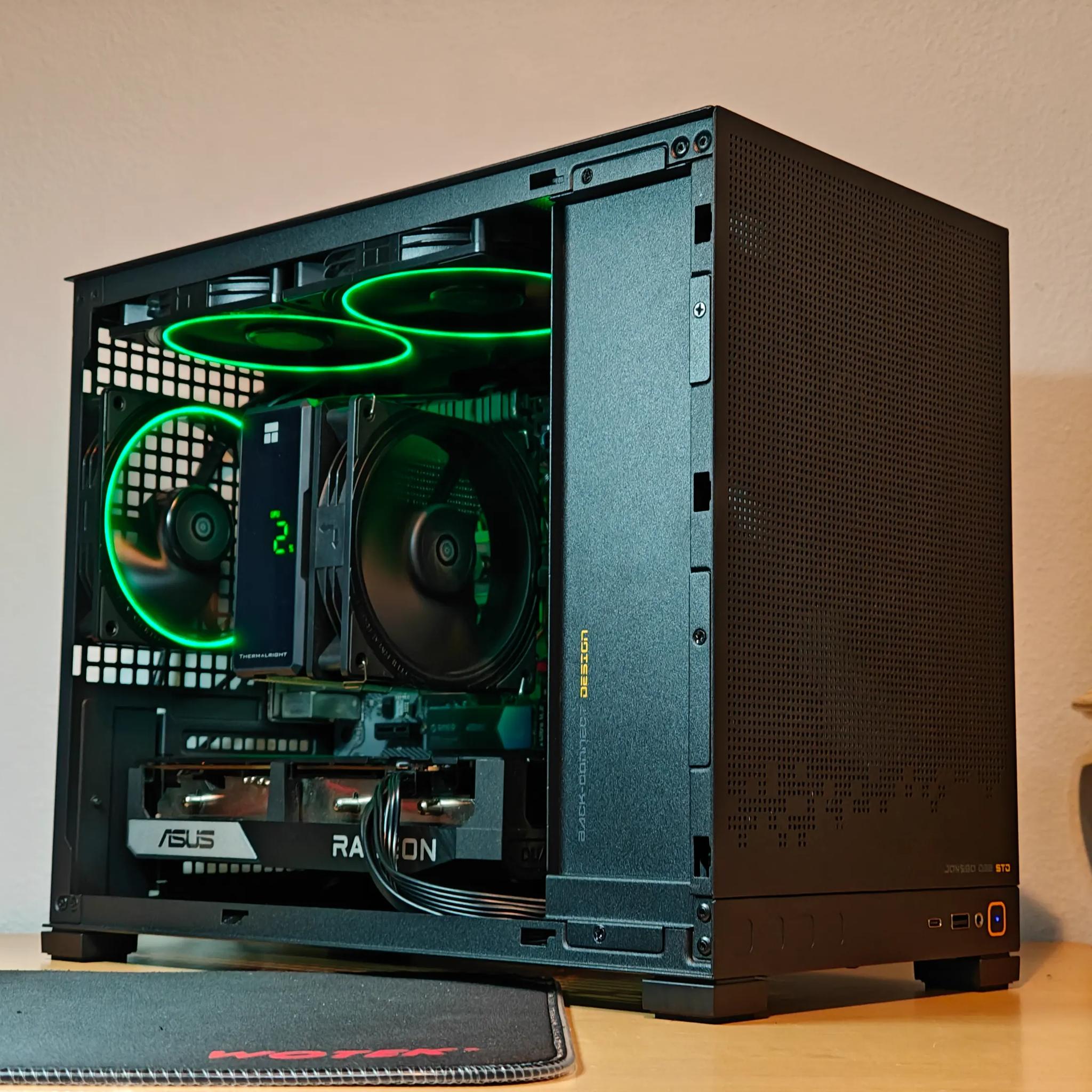 SFF x Blackout | RX 6600 | R5 3600X | 32 GB DDR4 | 1 TB NVME