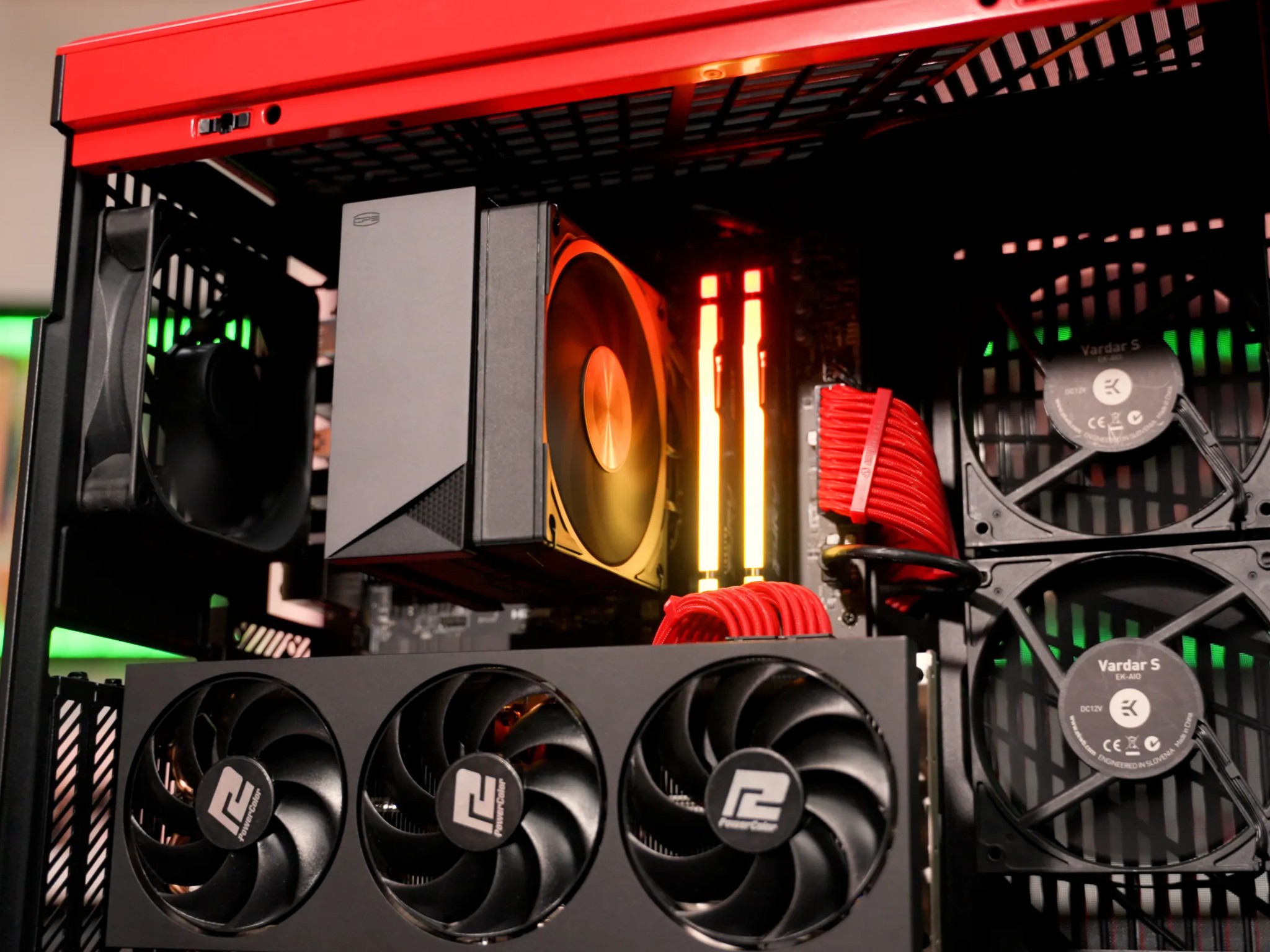 Zach’s Tech Turf | LTT PC Challenge Build – Ryzen 5 7600X + RX 7800 XT
