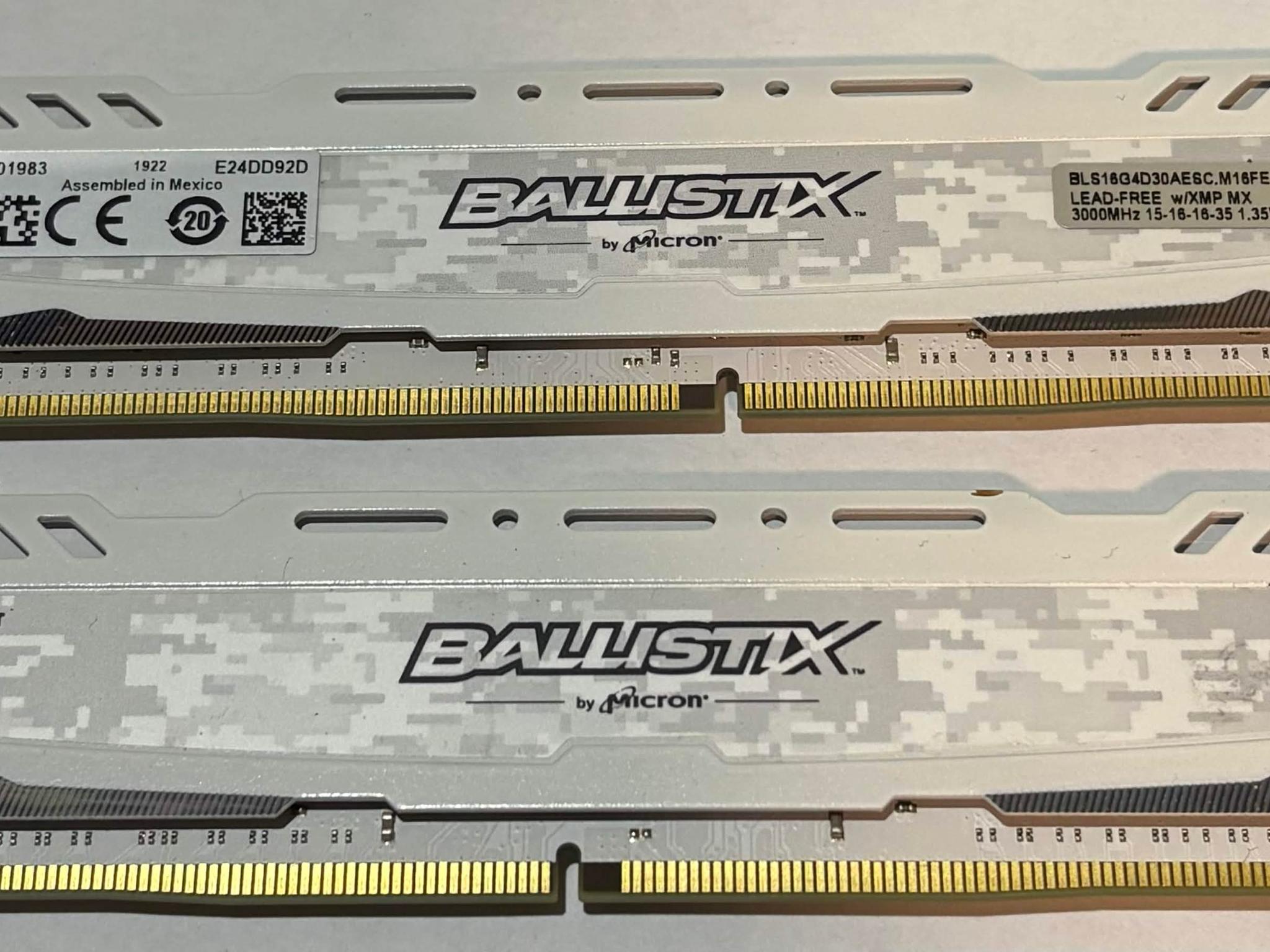 Crucial Ballistix Sport LT 32GB (2x16GB) DDR4-3000 CL15 White Camo Memory Kit