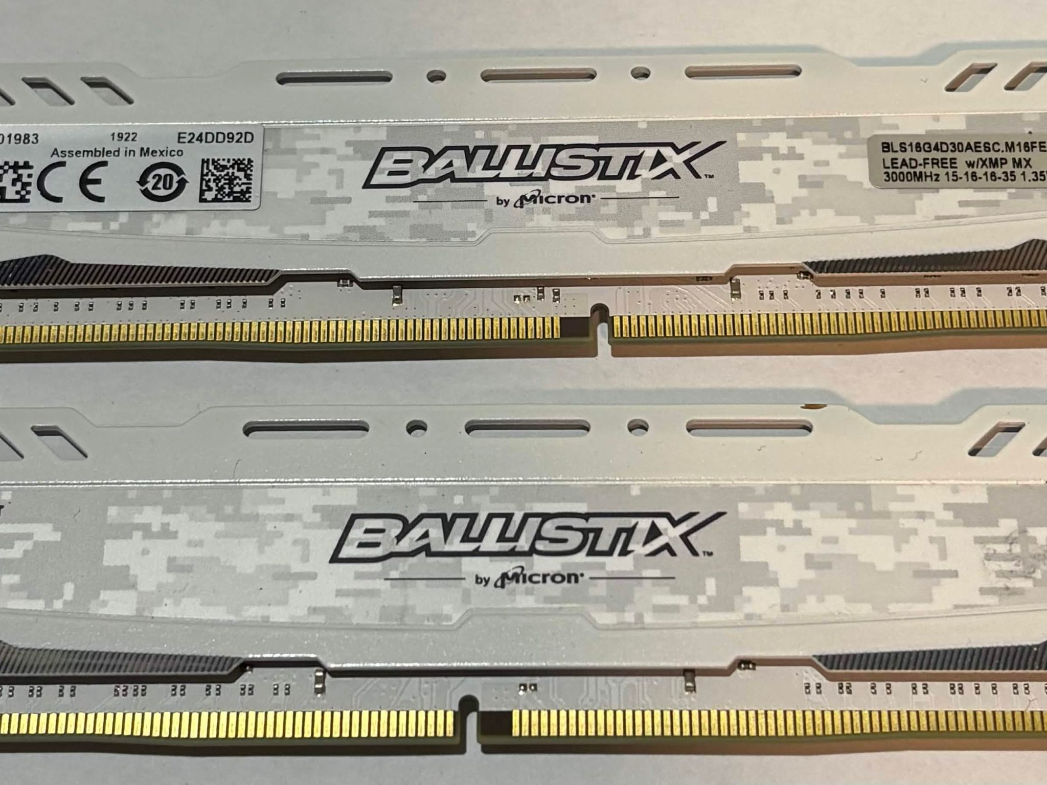 Crucial Ballistix Sport LT 32GB (2x16GB) DDR4-3000 CL15 White Camo Memory Kit