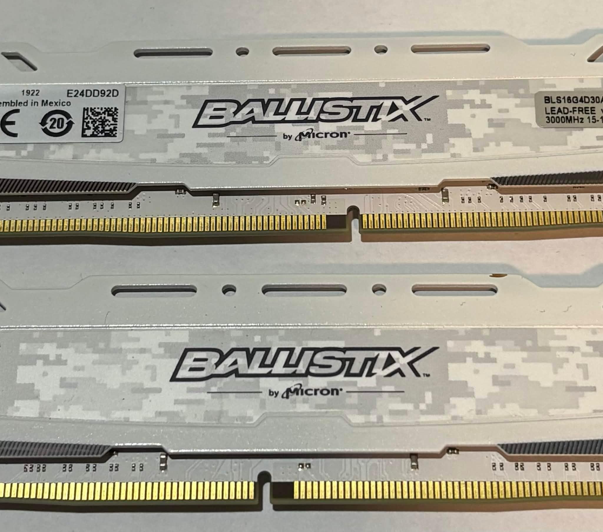 Crucial Ballistix Sport LT 32GB (2x16GB) DDR4-3000 CL15 White Camo Memory Kit