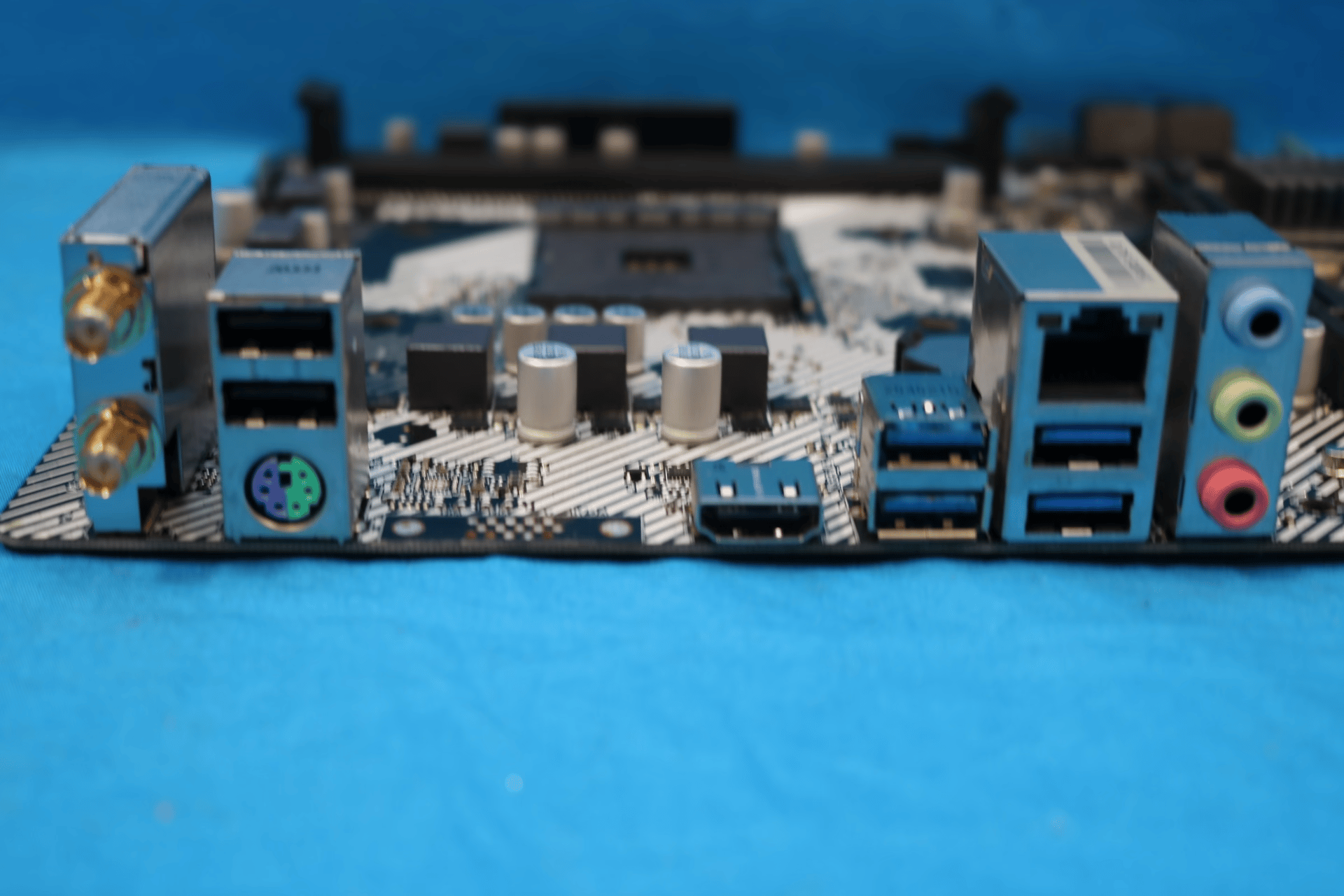 *Newest BIOS* ASRock A320M/ac AMD Socket AM4 MicroATX DDR4 Desktop Motherboard No I/O Shield