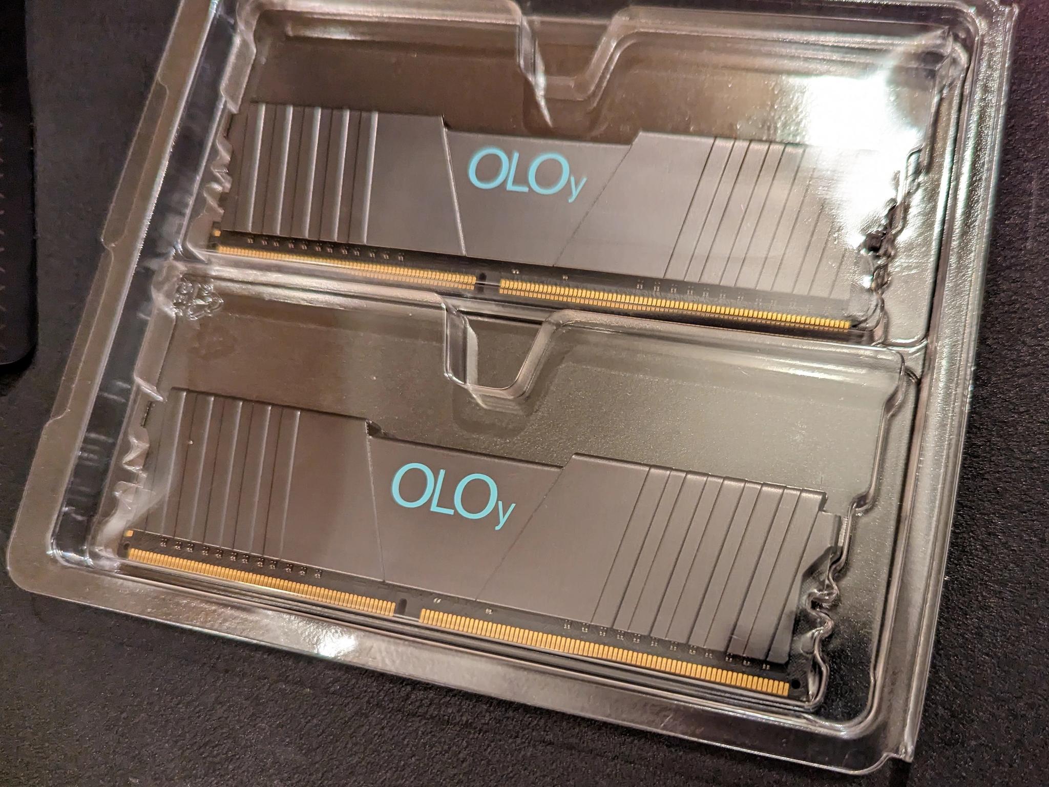 OLOy 16GB (2x8GB) DDR4-3000 CL16 Memory