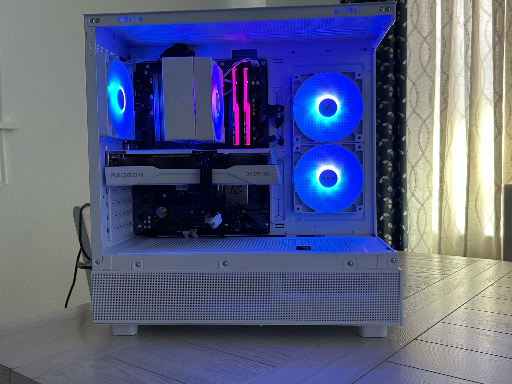 ✨IceBerg🗻 9060XT!| 16GB TRIDENT RAM| ALL WHITE| 1 TB STORAGE