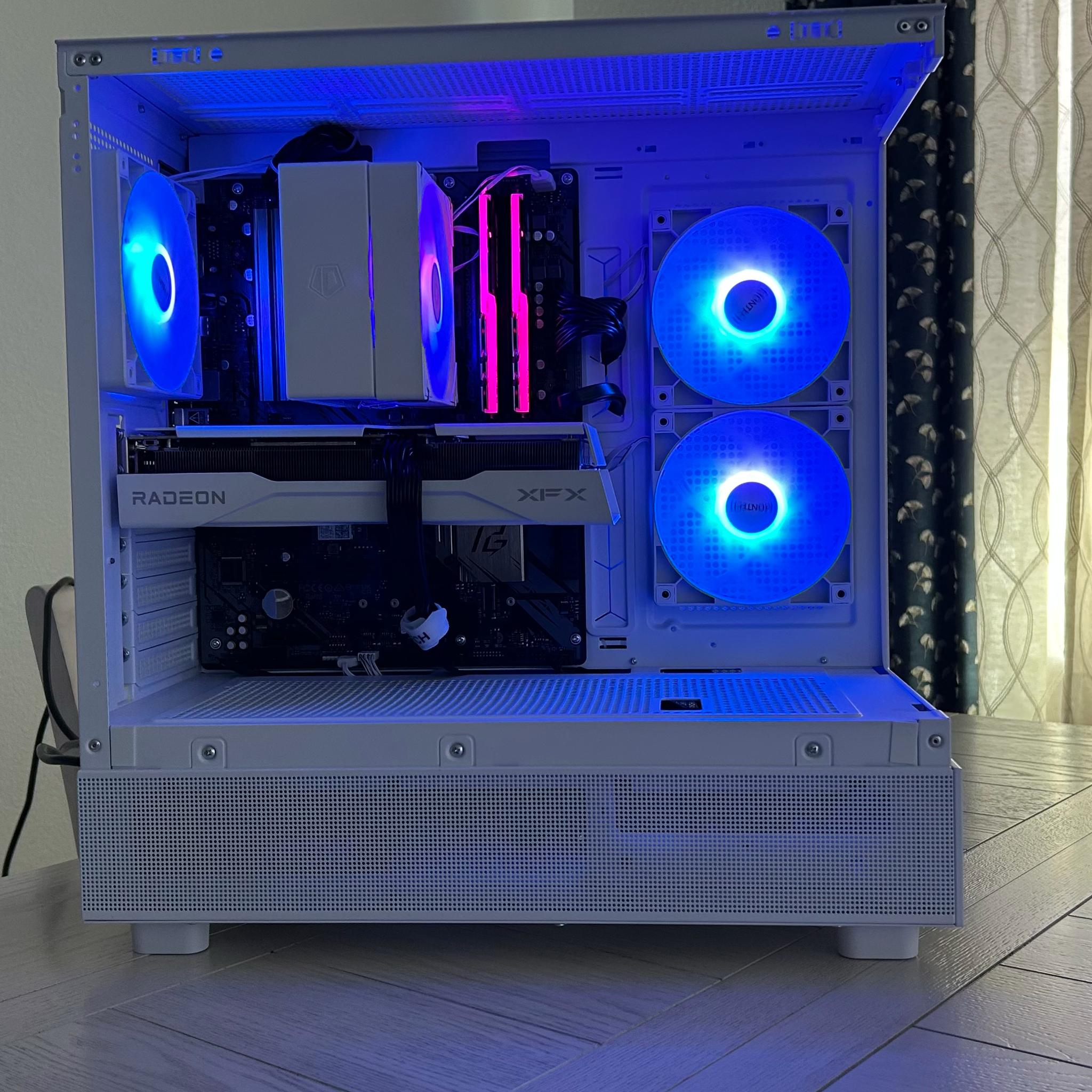 ✨IceBerg🗻 9060XT!| 16GB TRIDENT RAM| ALL WHITE| 1 TB STORAGE