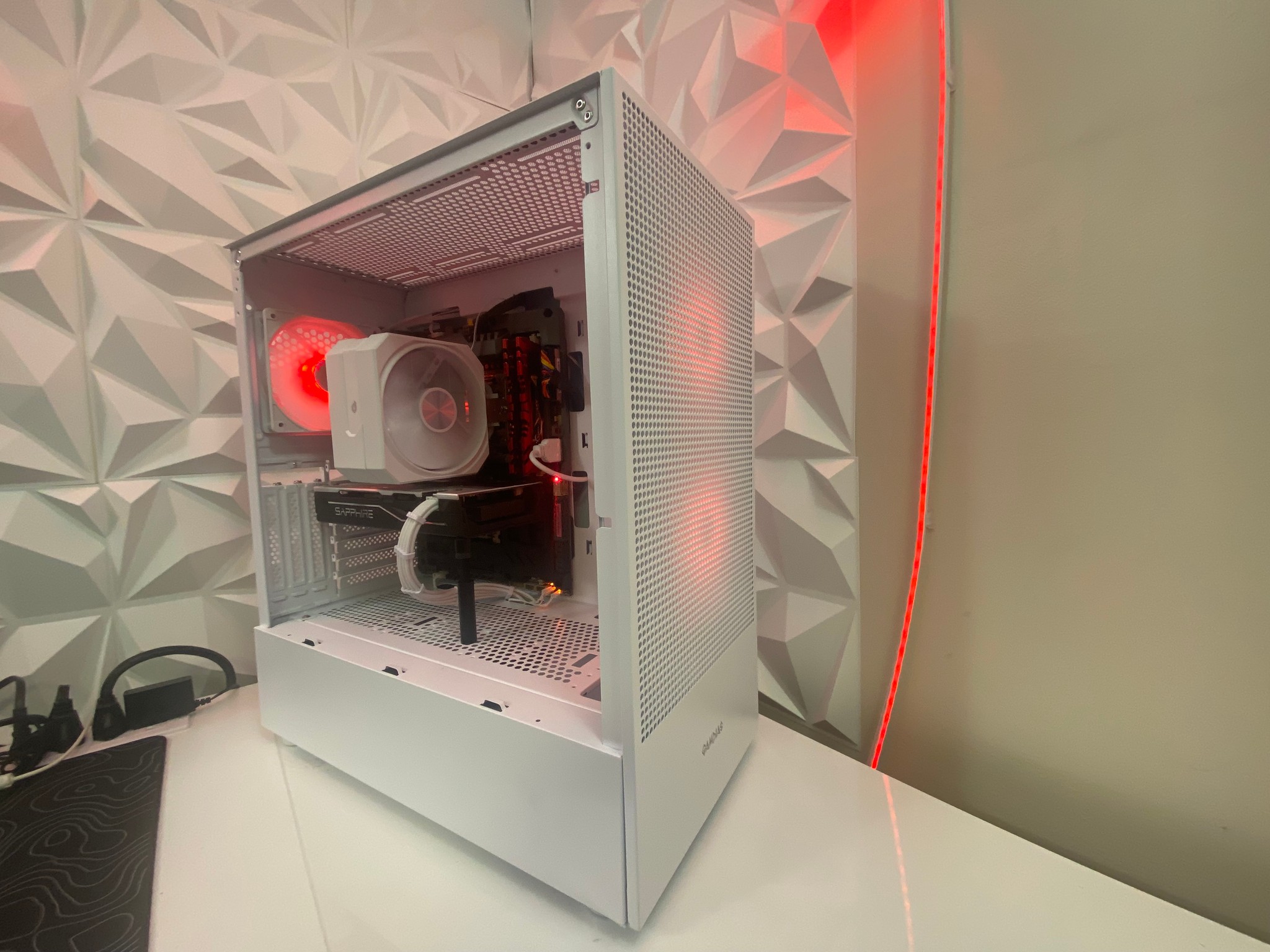 White RGB Gaming PC | RX 580 8GB | intel i7 5820K | 512GB SSD | 16GB RAM | WiFi & Bluetooth
