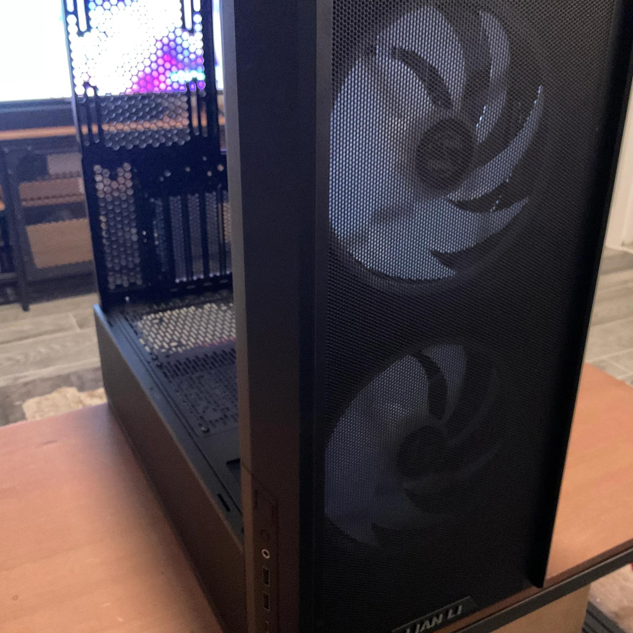 Like New! Lian Li Lancool 216 RGB Black Mid Tower Case