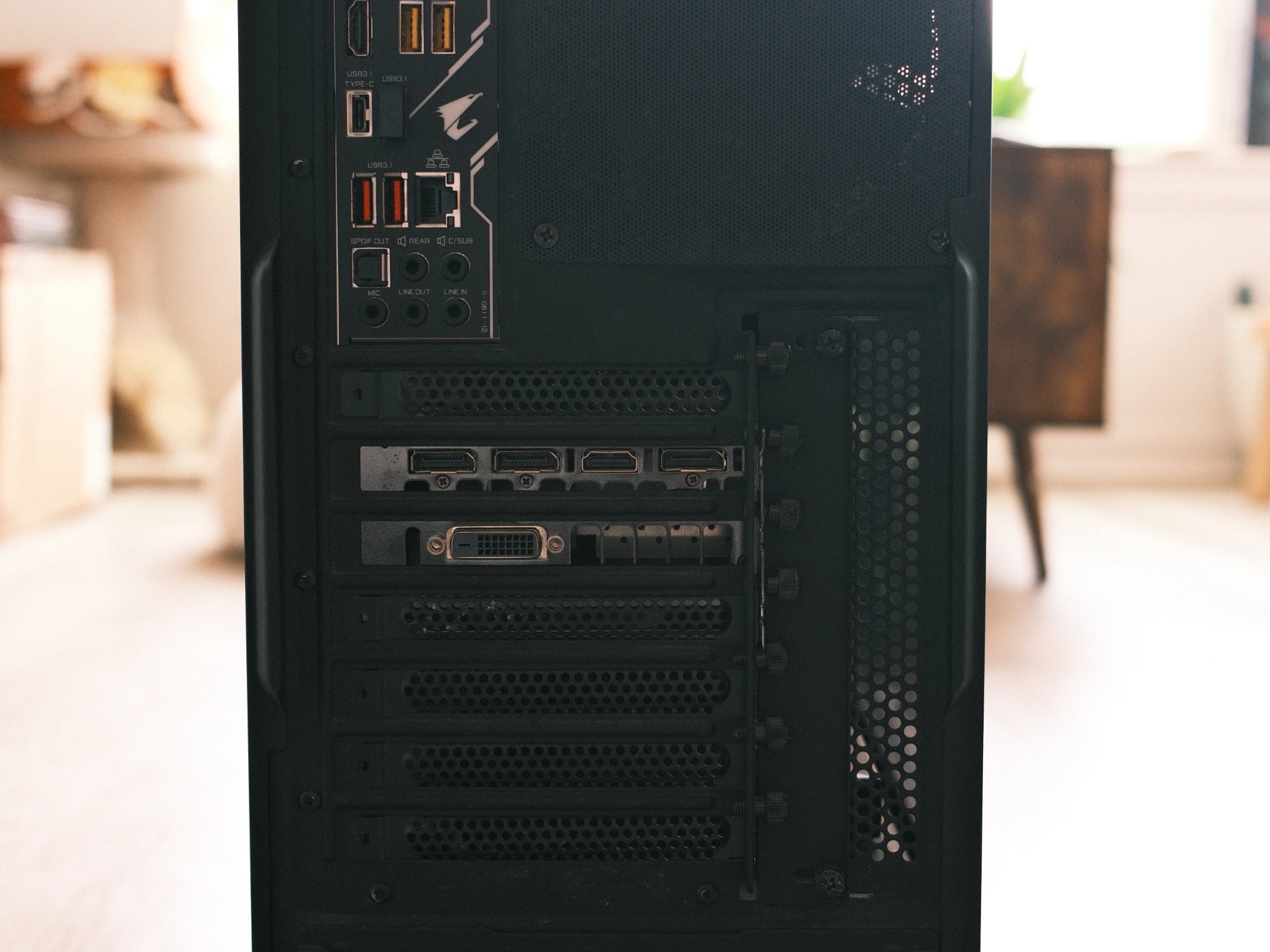 Razer Gaming PC Intel i7-9700K EVGA GTX1070 Ti FTW2 32GB 1.5TB NZXT Kraken Win11