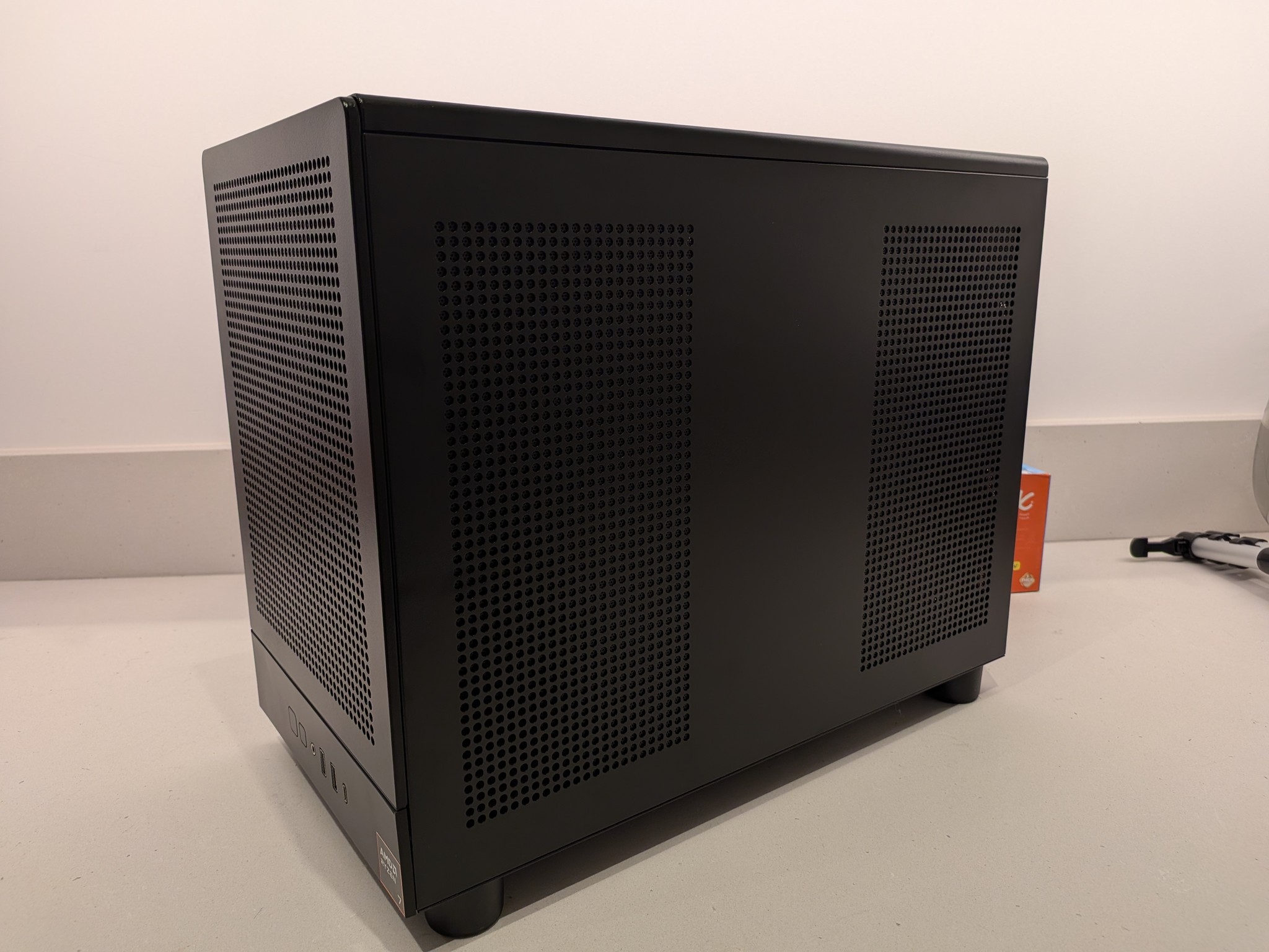 4K Tuxedo - RTX 5070 Ti, Ryzen 7 9800X3D, 32 GB DDR5, 2 TB Gen 4 NVME, RGB, Liquid Cooled