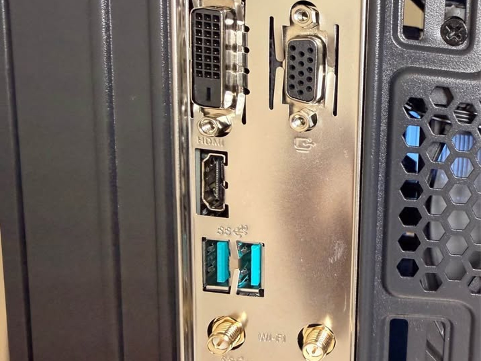 Black Gaming PC | RX 6600 | 1TB storage | 16gb ddr4 | AMD Ryzen 5 3600