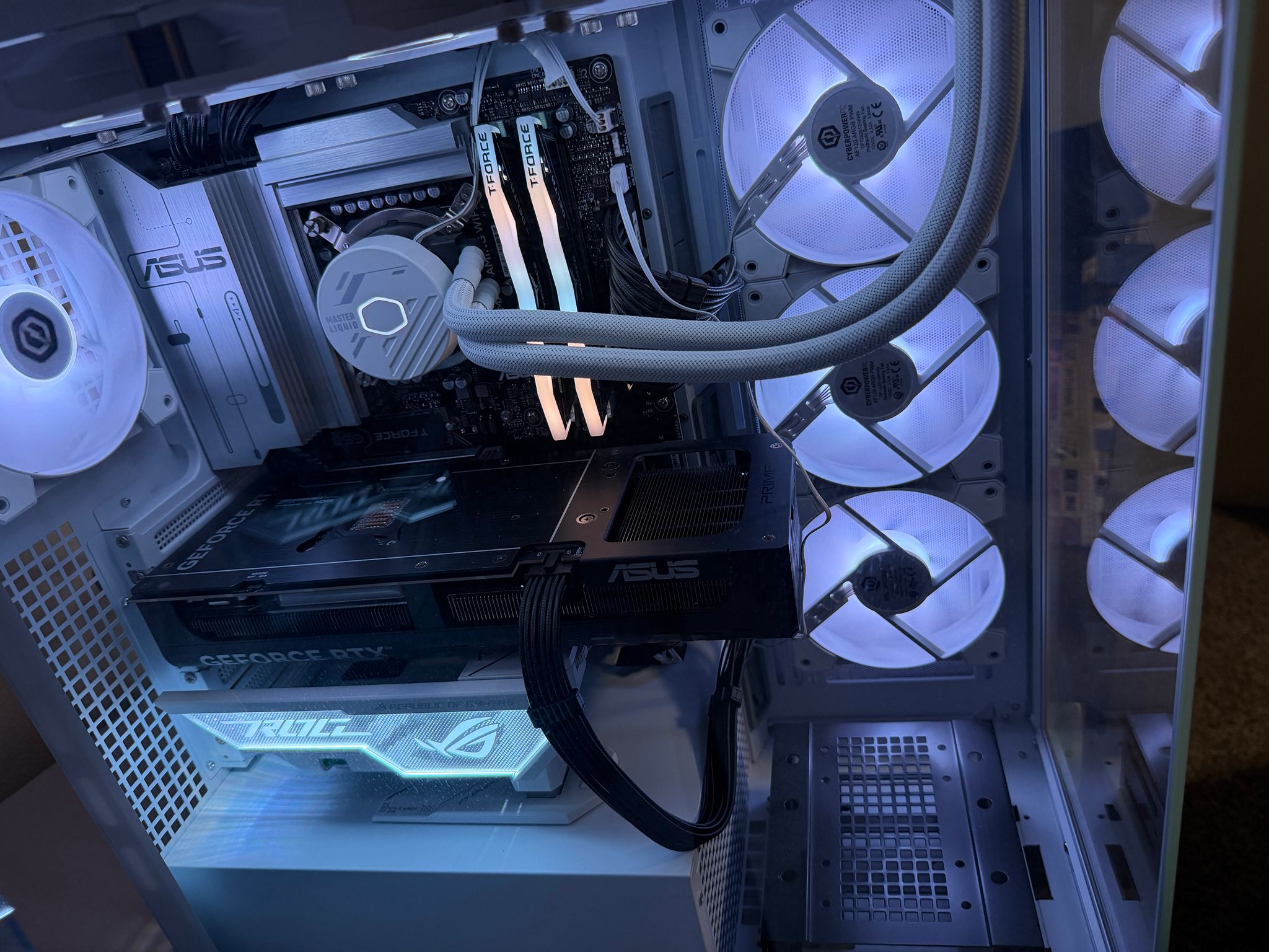 High-end gaming PC RTX 5080 Ultra 9 285k 64GB DDR5 RAM