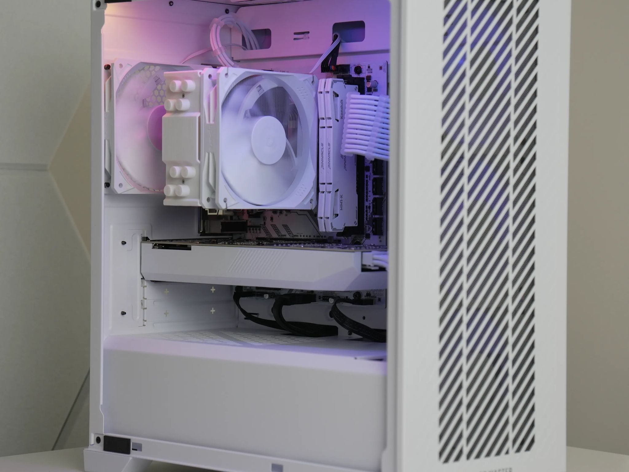 White Beauty Gaming PC | RTX 3070 | Ryzen 5 5600 | 32GB RAM | WIN 11 | WIFI |