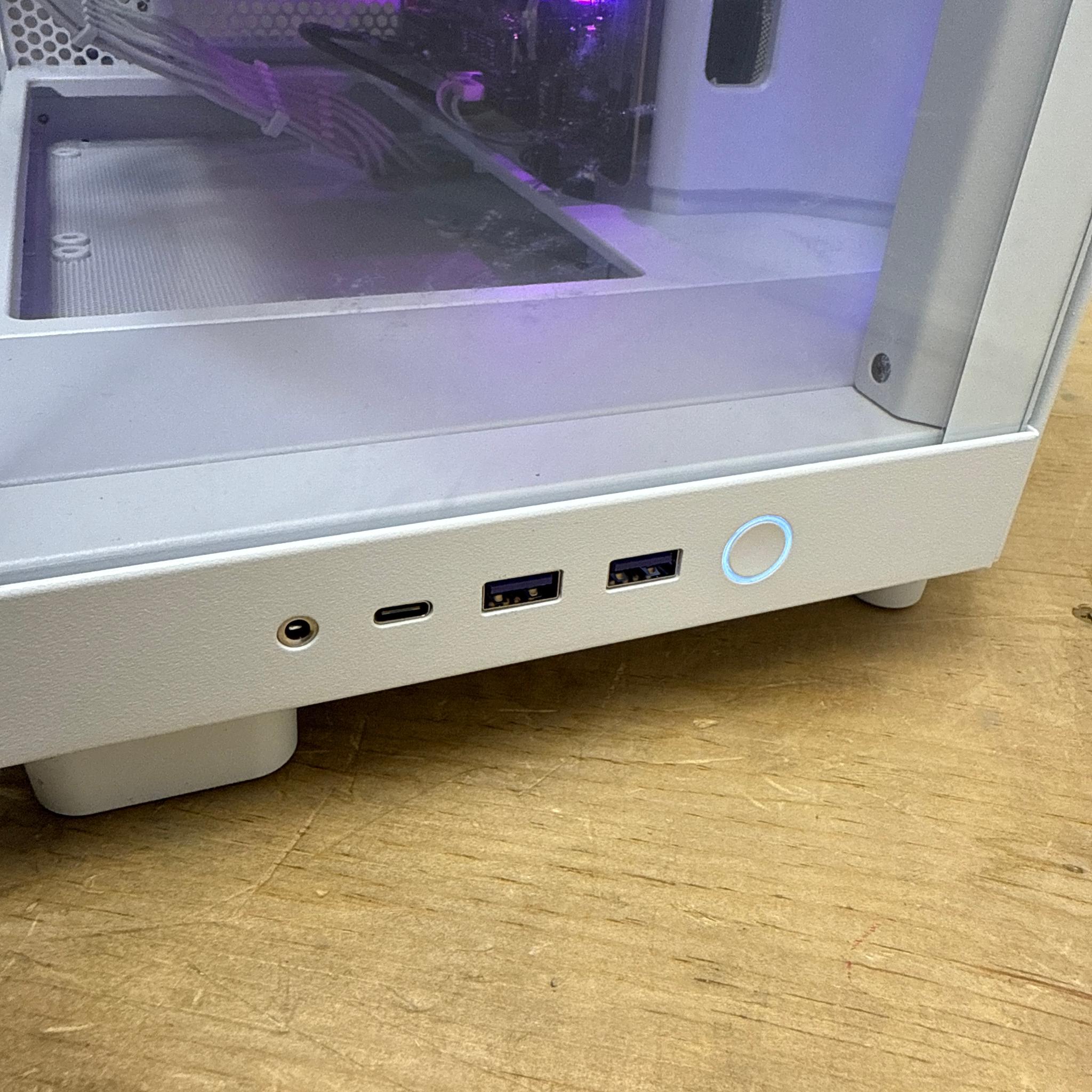 White Warrior 1440/4K  265k/RTX 5070 Ti/2TB nvm/32g DDR5/360mm AIO/850watt psu