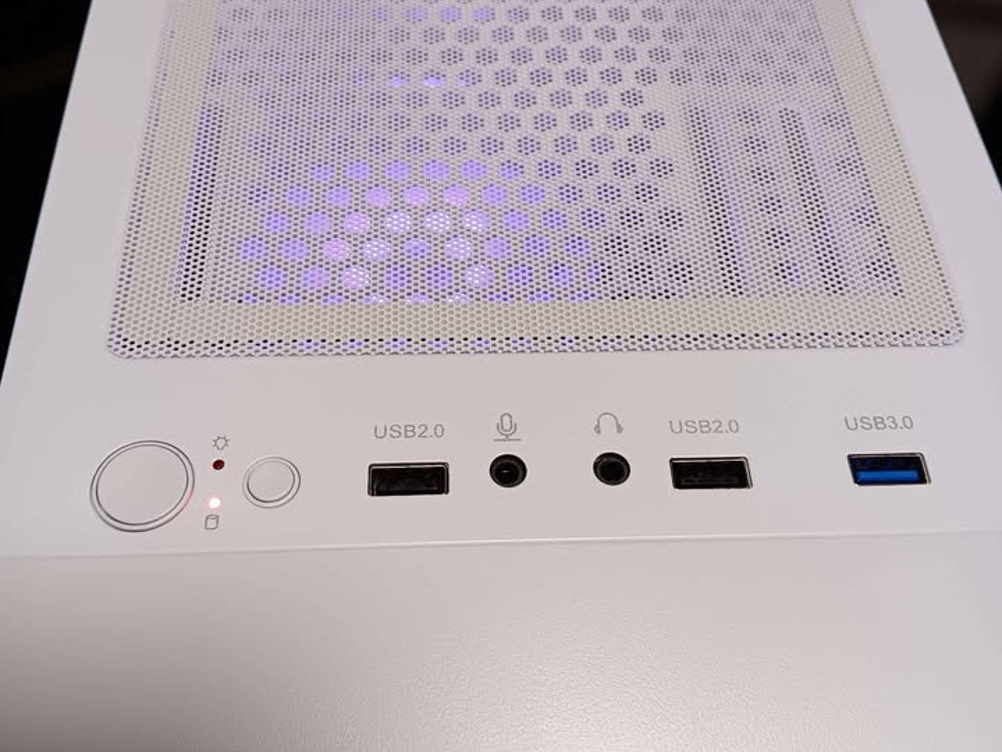 White Gaming PC | Ryzen 5 3500 | NVIDIA GTX1070 | 32GB DDR4 RAM | 2.25TB Storage | WIFI | WINDOWS 10