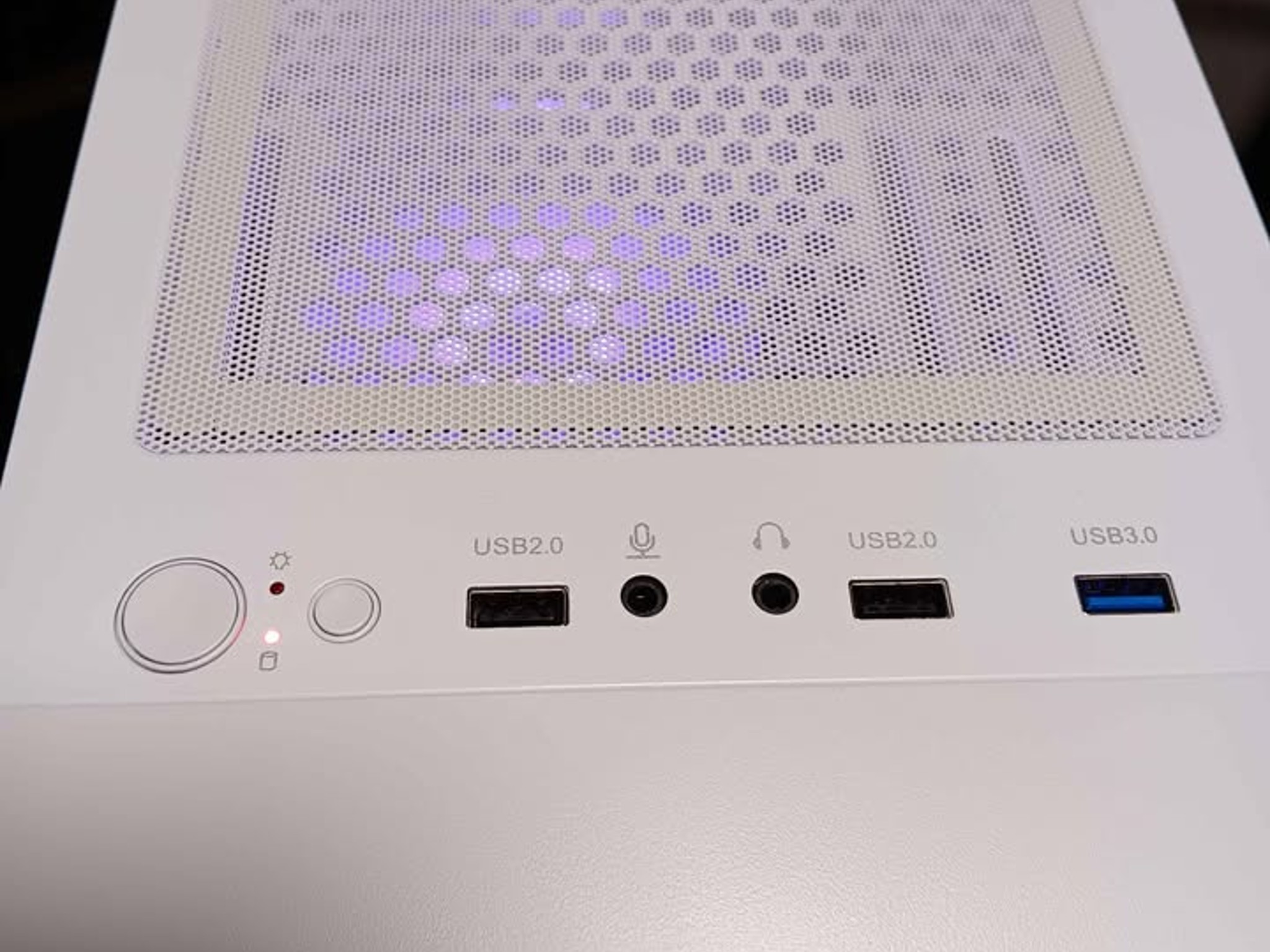 White Gaming PC | Ryzen 5 3500 | NVIDIA GTX1070 | 32GB DDR4 RAM | 2.25TB Storage | WIFI | WINDOWS 10