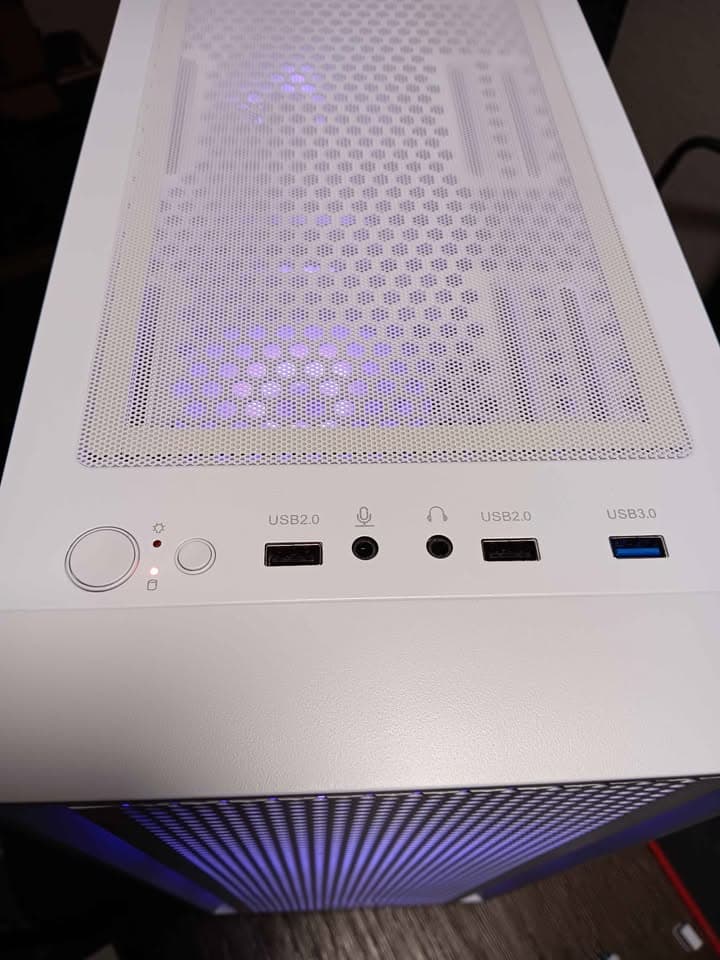 White Gaming PC | Ryzen 5 3500 | NVIDIA GTX1070 | 32GB DDR4 RAM | 2.25TB Storage | WIFI | WINDOWS 10