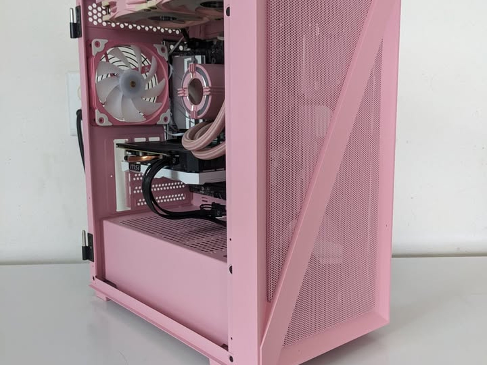 "The Pink PC" - RYZEN 7 4700G - RTX 2060 - 16GB DDR4-3000