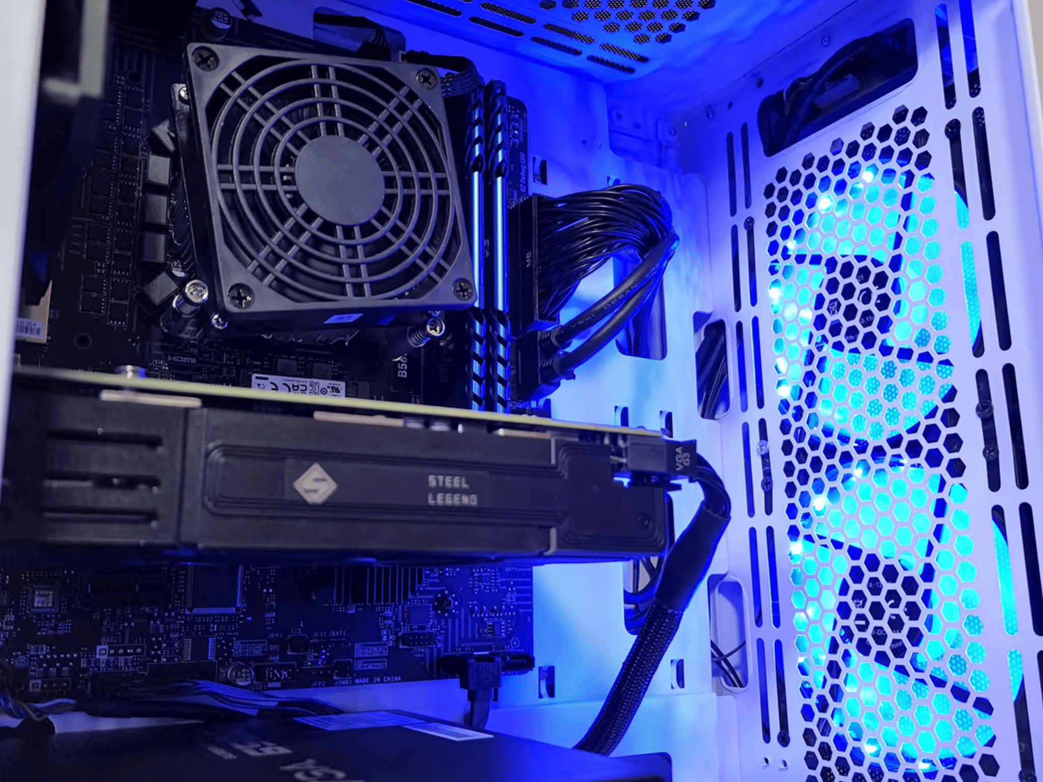 Intel Core i3 10100F // AMD Radeon RX5500 4GB // Silicon Power 16GB 3200MHz