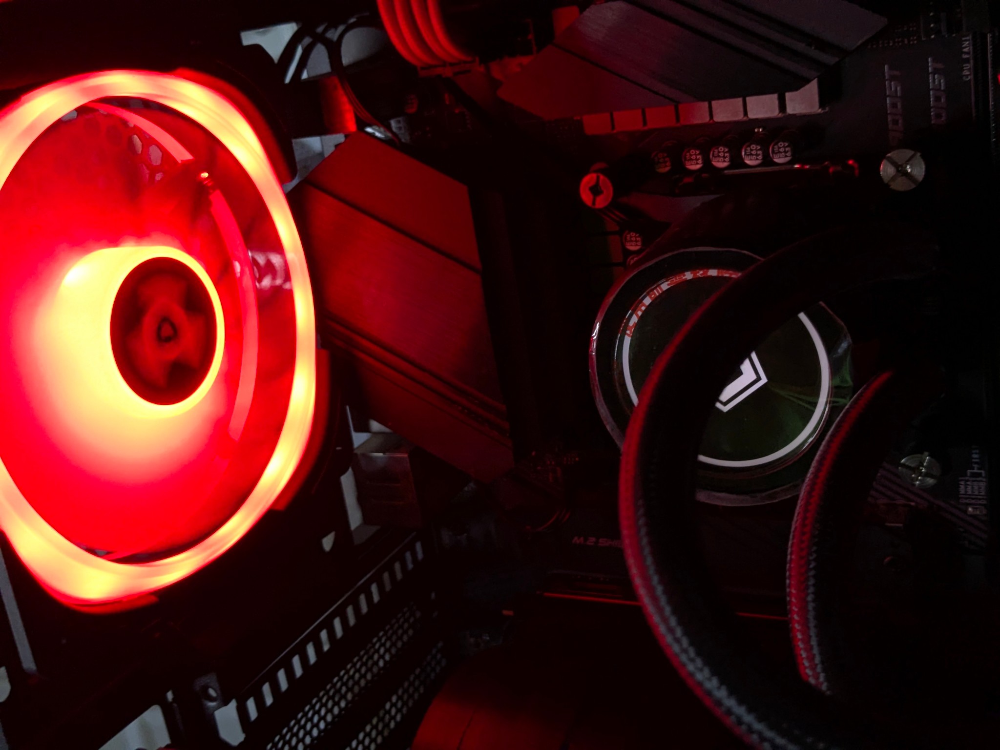 "Red Veins" 🔴RTX 2080(FE)🔴I5 11600k@4.9GHz🔴16GB RAM🔴1.2TB SSD/HDD🔴Windows 11 Pro✅