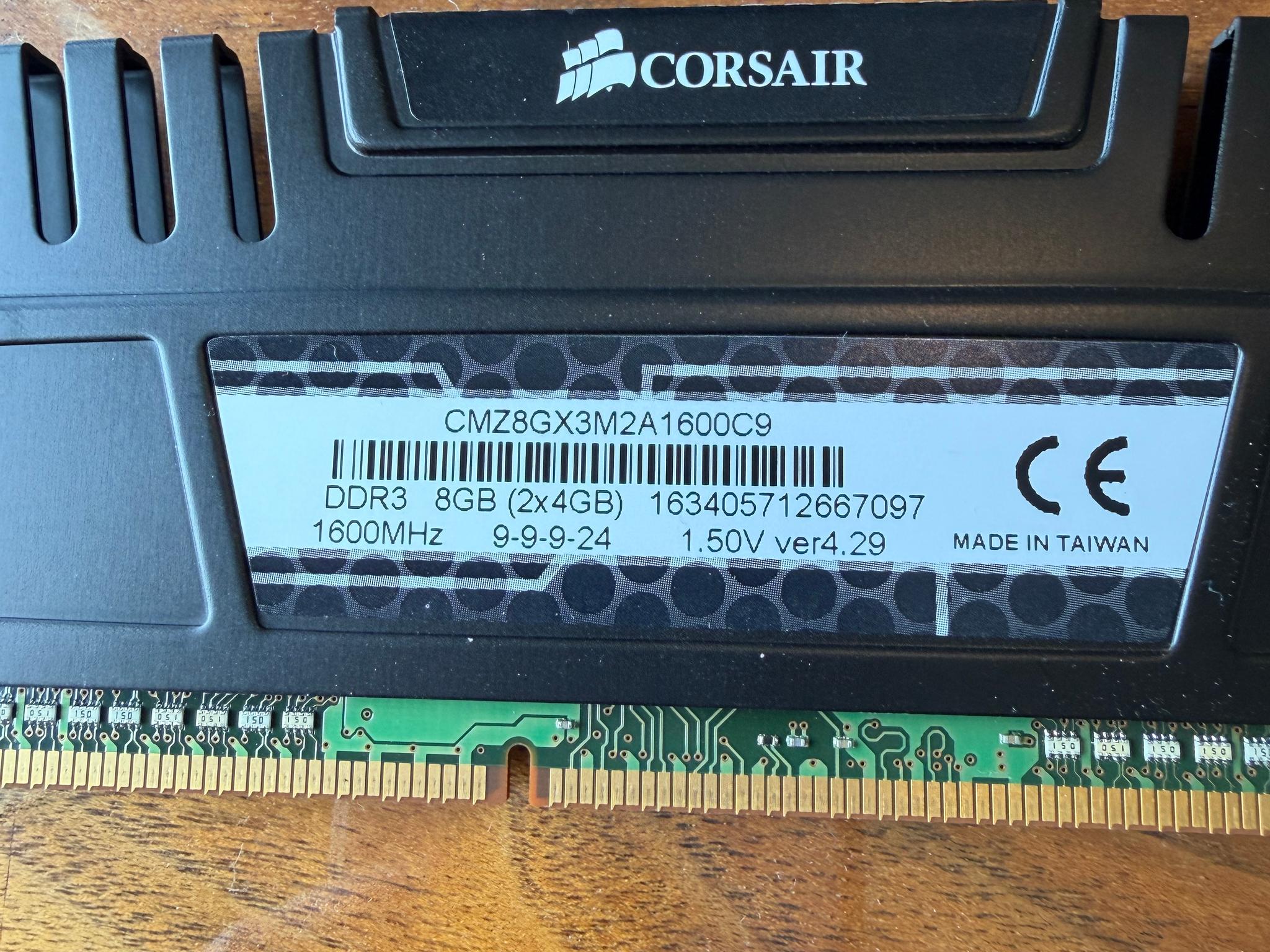 Corsair Vengeance® — 8GB Dual Channel DDR3 Memory Kit (4 x 4 GB, 16 GB kit) CMZ8GX3M2A1600C9