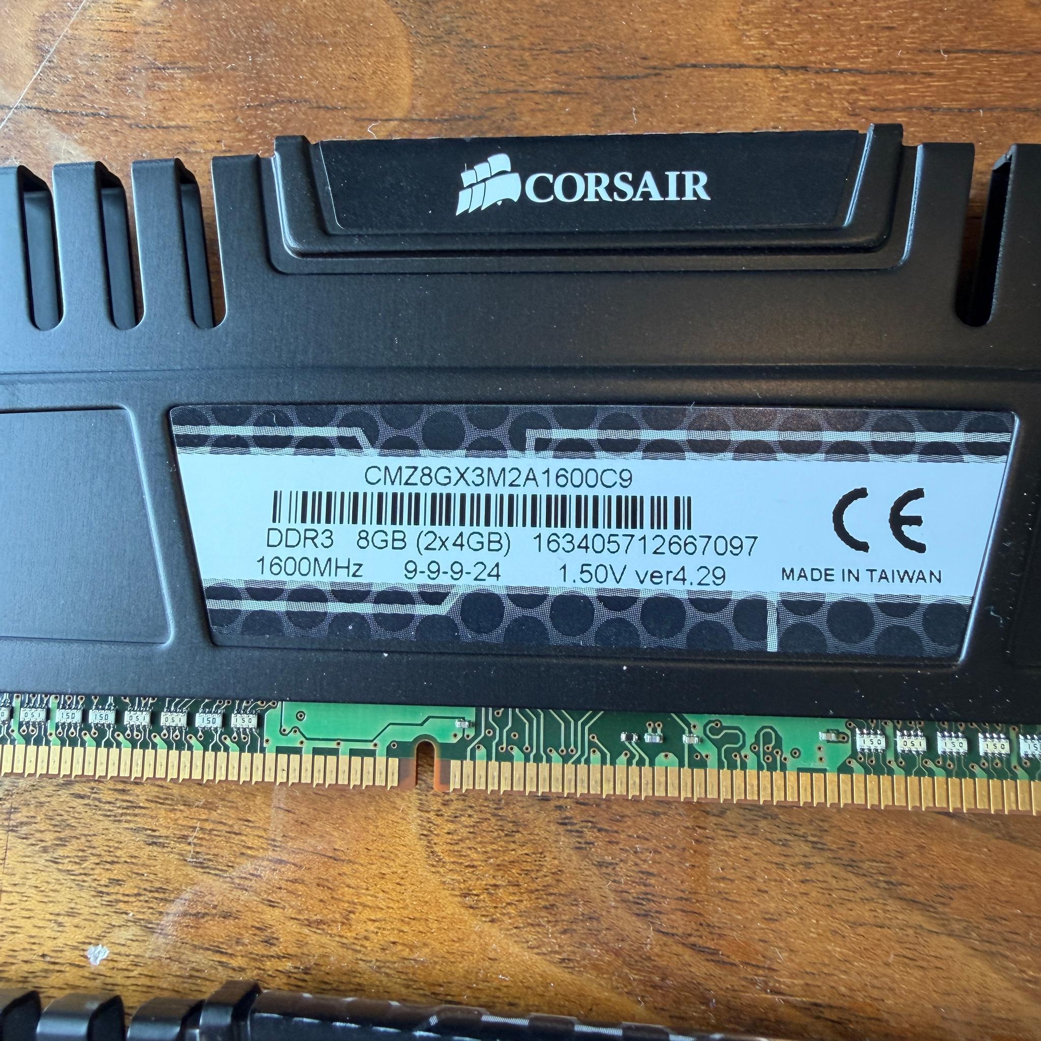 Corsair Vengeance® — 8GB Dual Channel DDR3 Memory Kit (4 x 4 GB, 16 GB kit) CMZ8GX3M2A1600C9