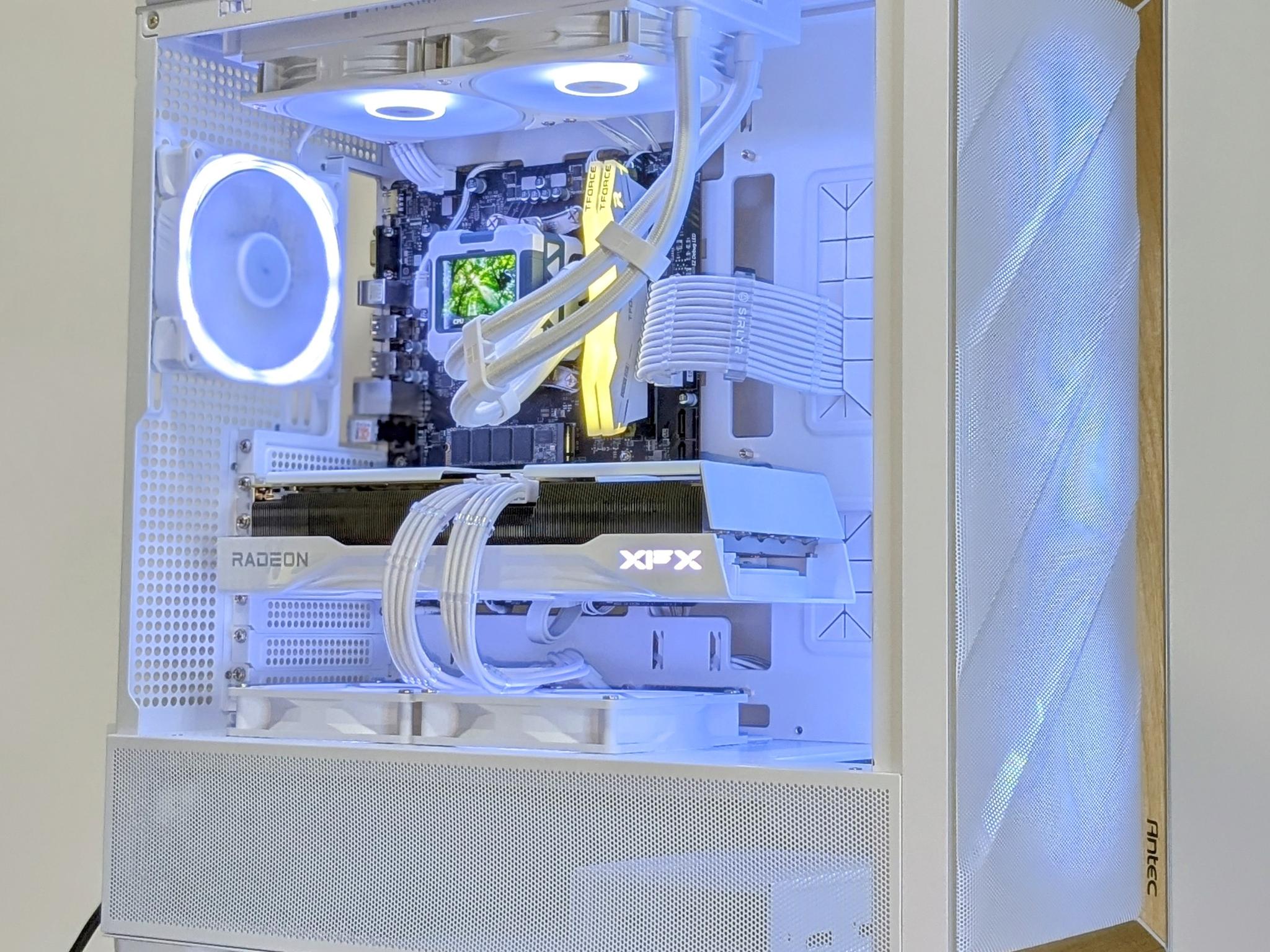 (ALL WHITE build w/ Birch🪵)🤍Ryzen 7 7700X🤍RX 9070🤍32GB DDR5 RAM🤍2TB NVMe🤍Windows 11 Pro 🪵🧊👑
