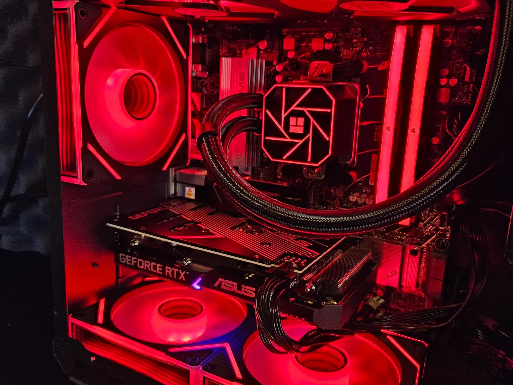 Scratch sale!! Portable liquid cooled RIG Ryzen 7 7800X3D / 32GB / 2TB SSD / RTX3060