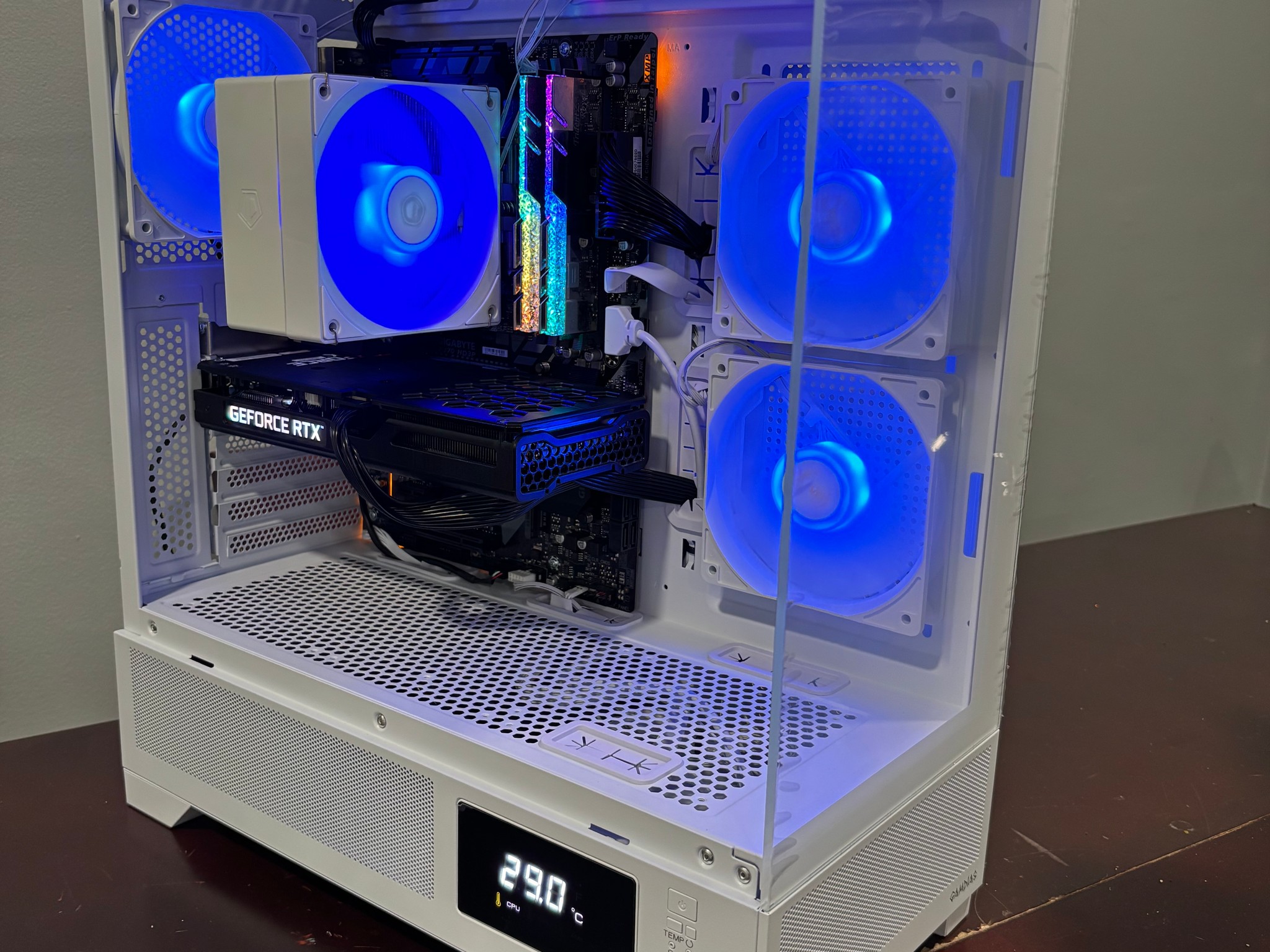 I7 8700 - RTX 3050 8gb - ddr4 16gb 3200mhz - 512gb ssd