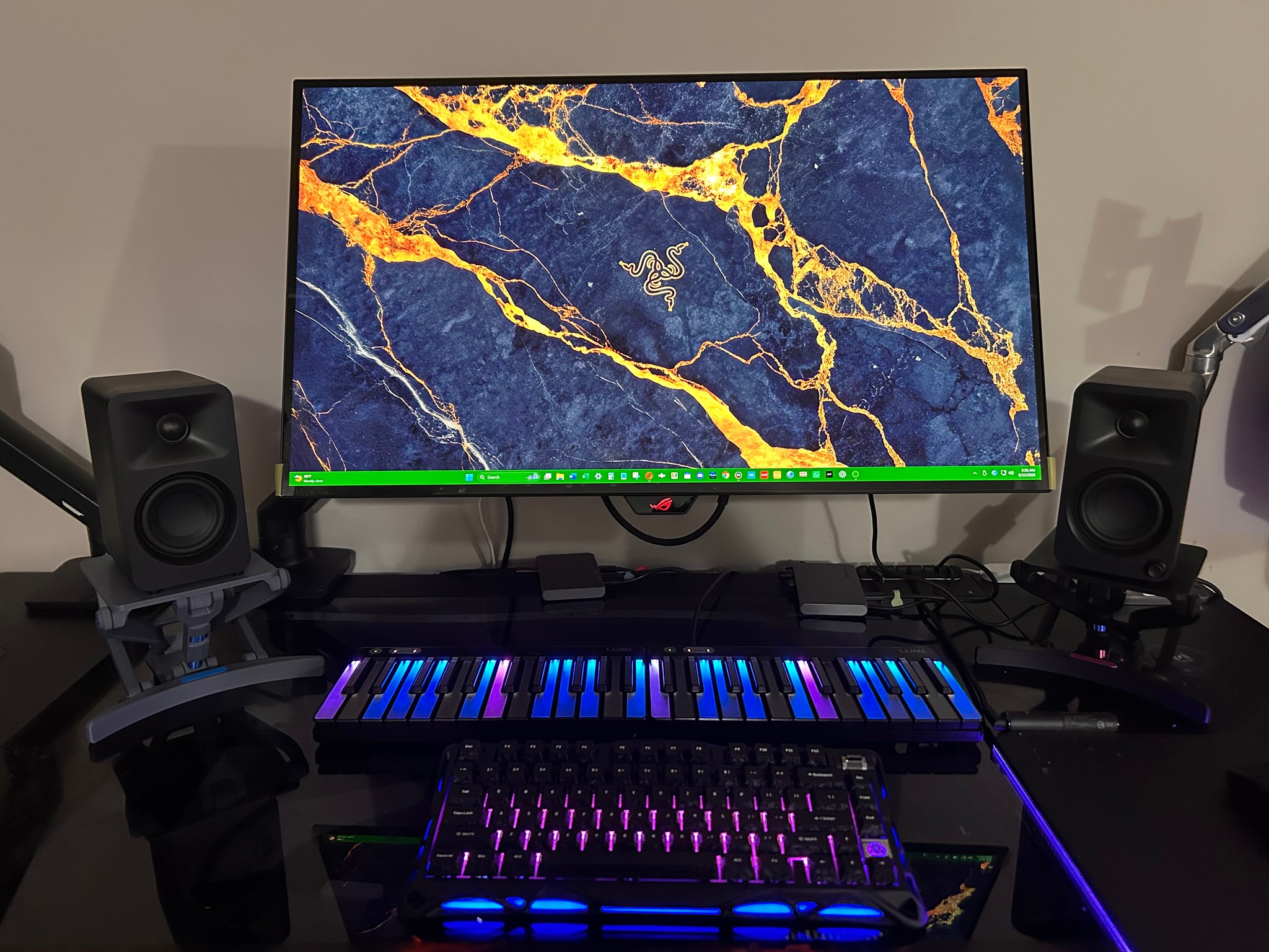 ASUS ROG Strix OLED 32" 4K (3840 x 2160) 240Hz OLED Gaming Monitor (XG32UCWMG) (0 Hours Powered on!)
