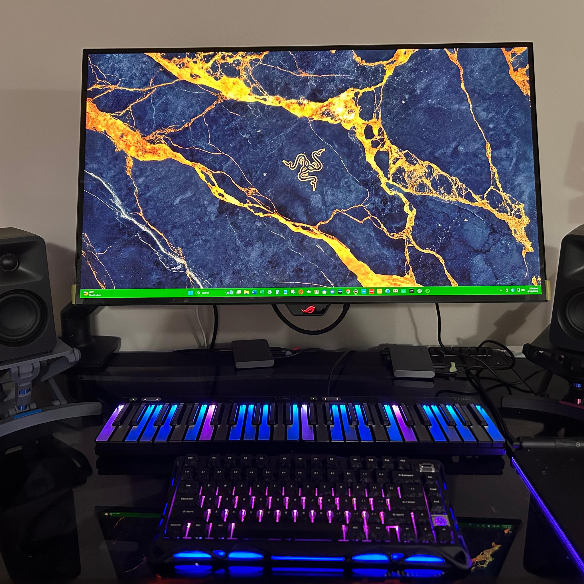 ASUS ROG Strix OLED 32" 4K (3840 x 2160) 240Hz OLED Gaming Monitor (XG32UCWMG) (0 Hours Powered on!)