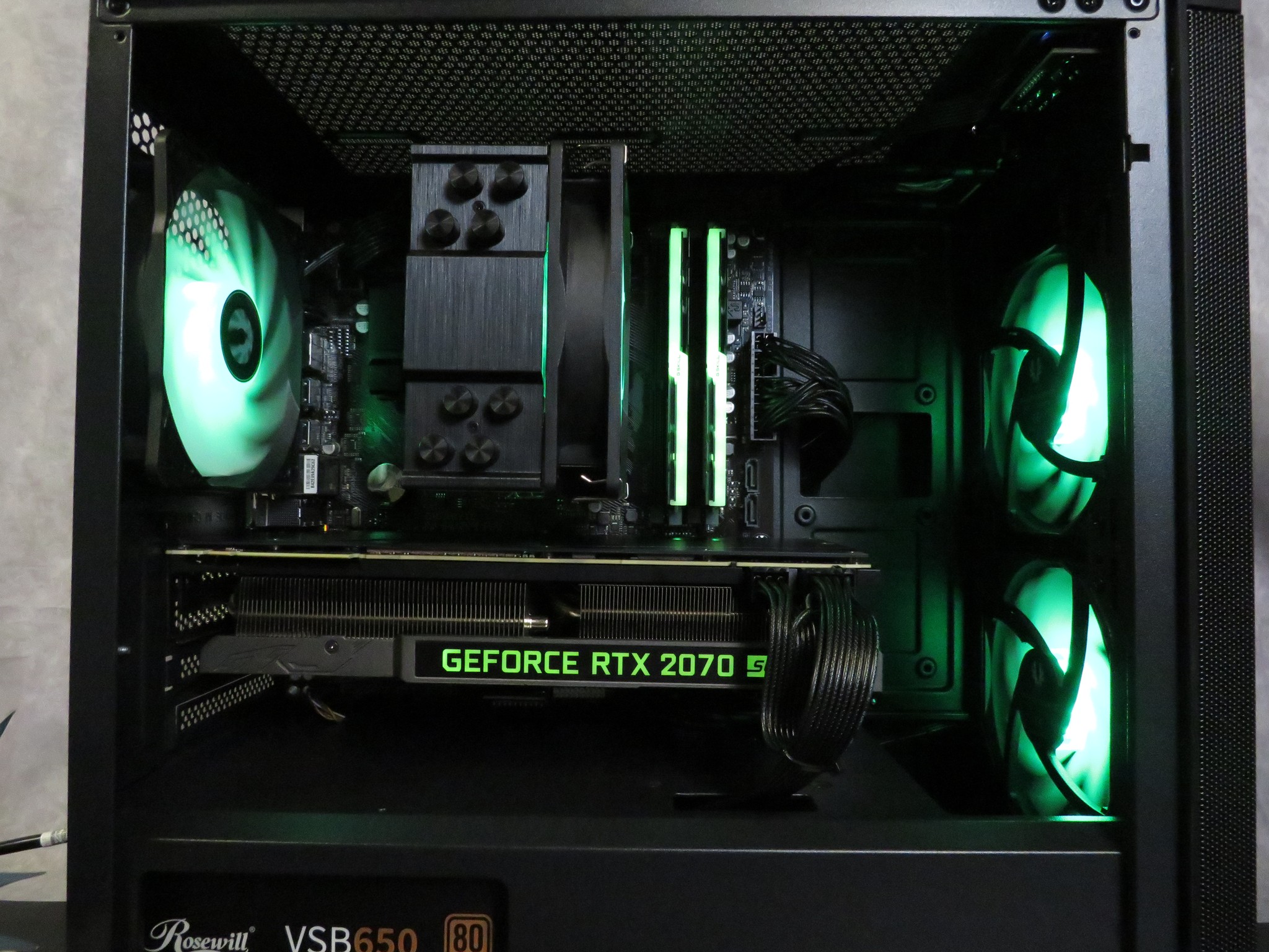 Good looking mid-range gamer: Ryzen 5 3600 + RTX 2070 Super + 16 GB DDR4 + 1 TB NVME