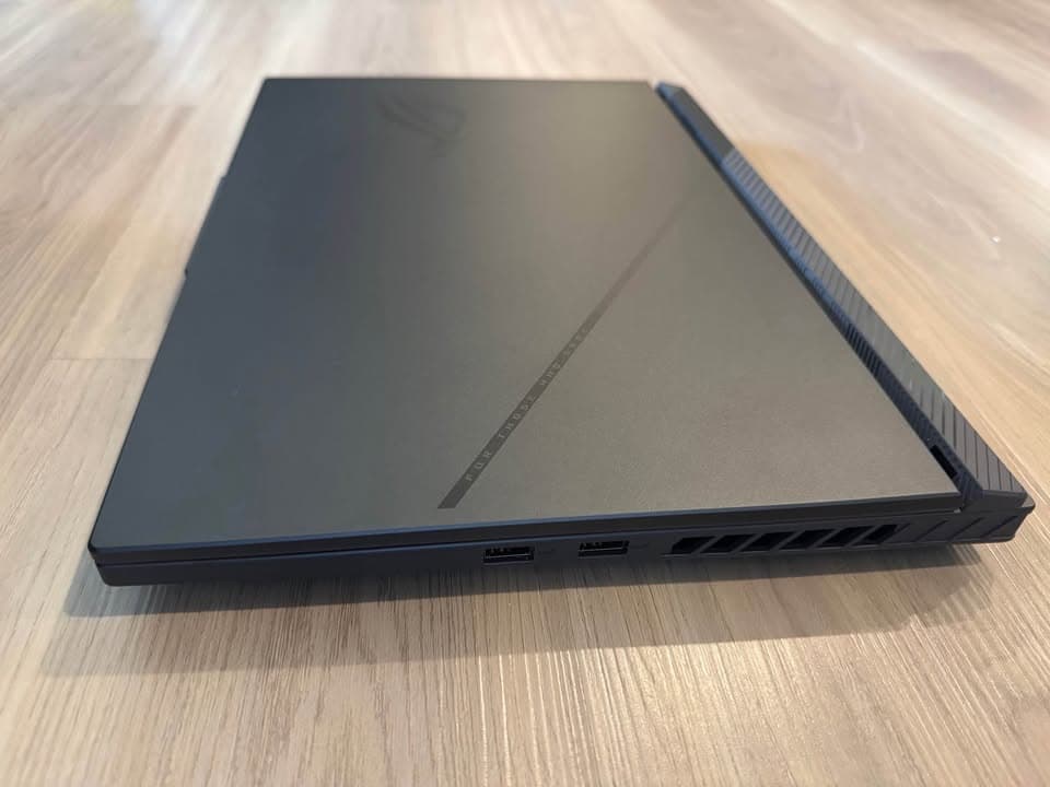 ASUS ROG Strix G16 - Ryzen 9 9955HX3D RTX 5070 Ti 32GB RAM 1TB SSD 16" 2.5K 240Hz