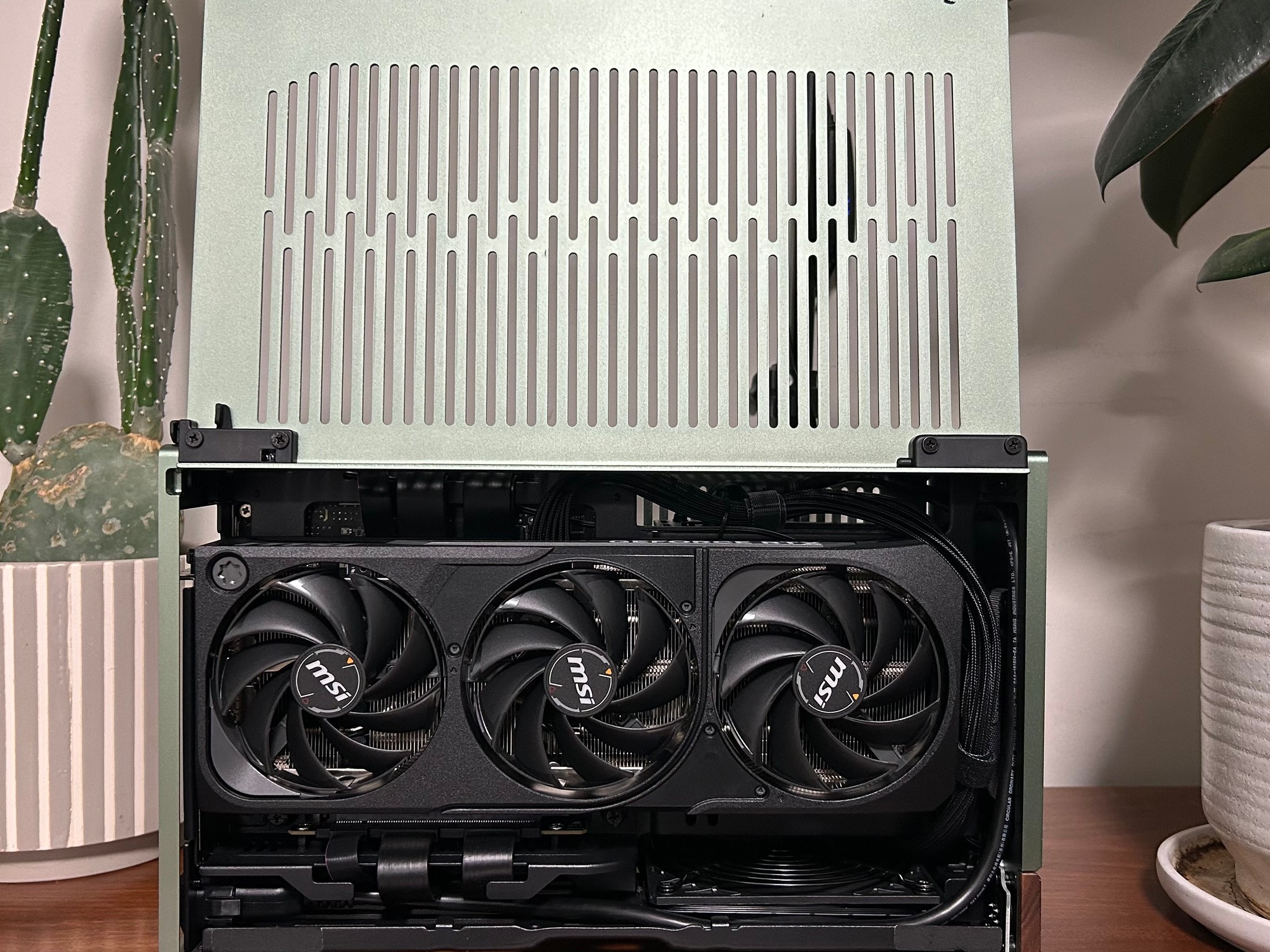 RTX 5070 | Ryzen 5 7600X3D | 32GB DDR5 | 2TB NVMe | Fractal Terra ITX | 750W Platinum