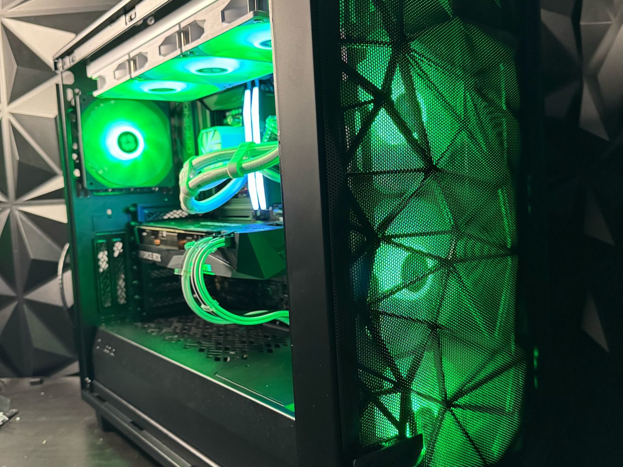 🎰 The Jackpot 777 🎰 Ryzen 7 7700X| RTZ 3070| 32 GB DDR5| 1.5 TB NVMe