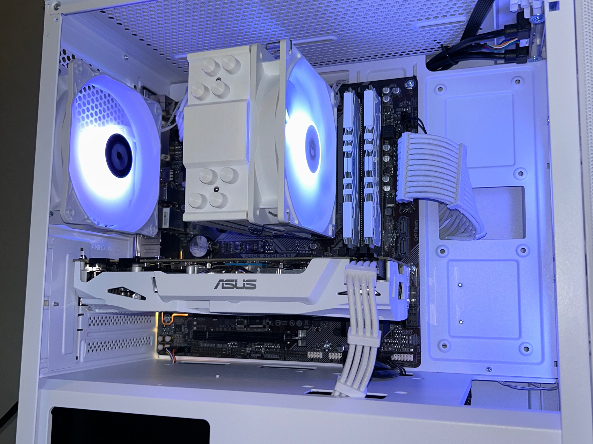 Custom White Gaming PC | GTX 1070 8Gb + Ryzen 5 2600