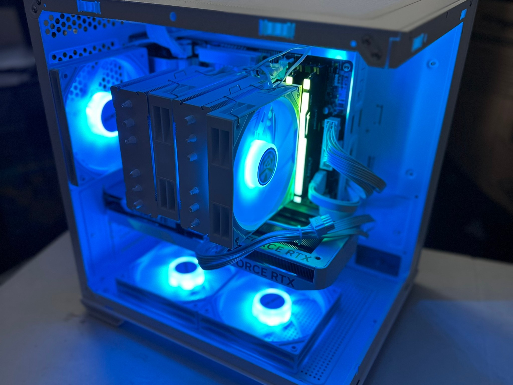 Ryzen 5 8400F / RTX 4060 / 512GB NVME / 16GB RAM